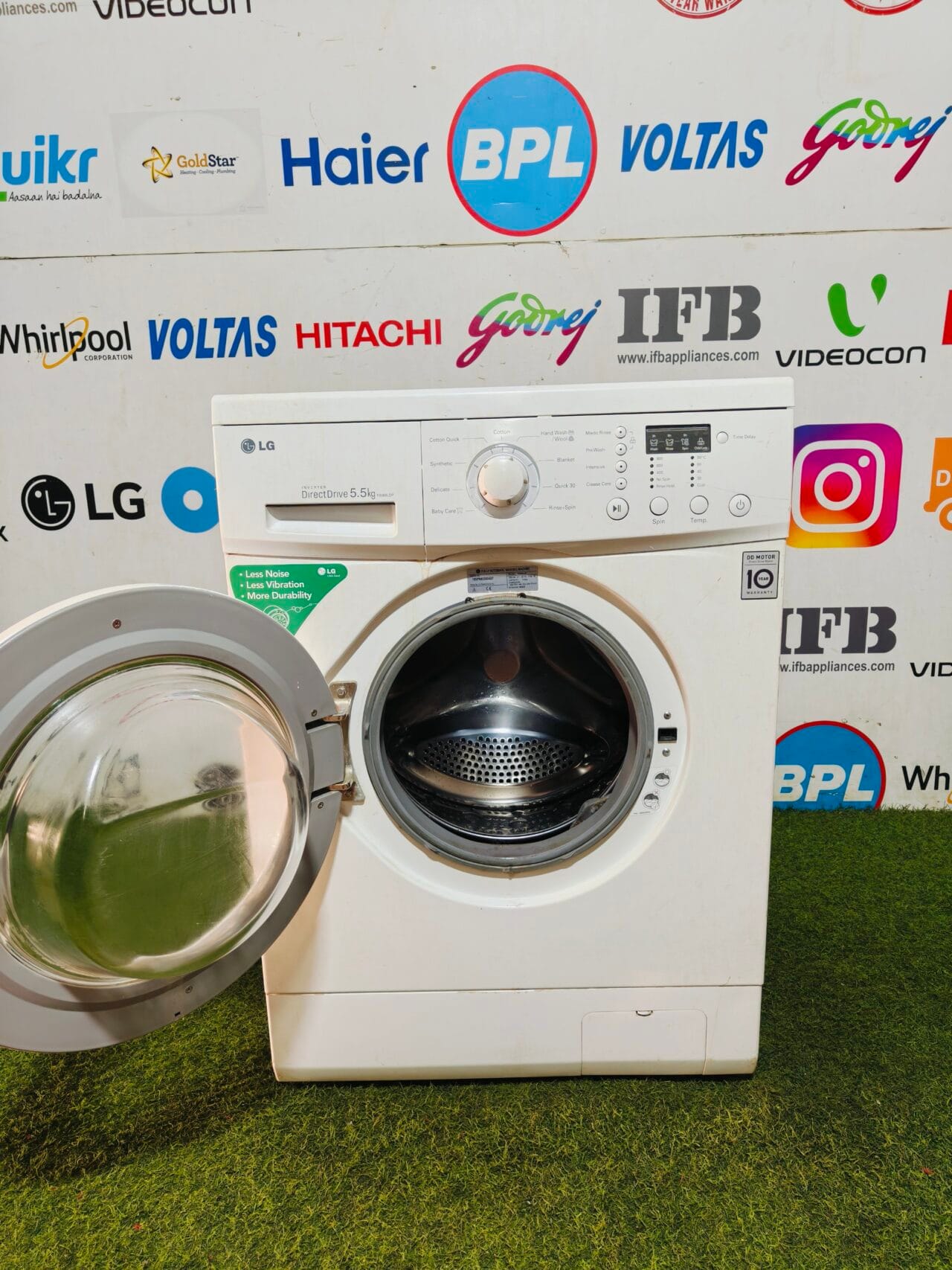 LG digital inverter direct drive 5.5 kg energy saving full white in colour gently used fully automatic front load washing machine - Image 3