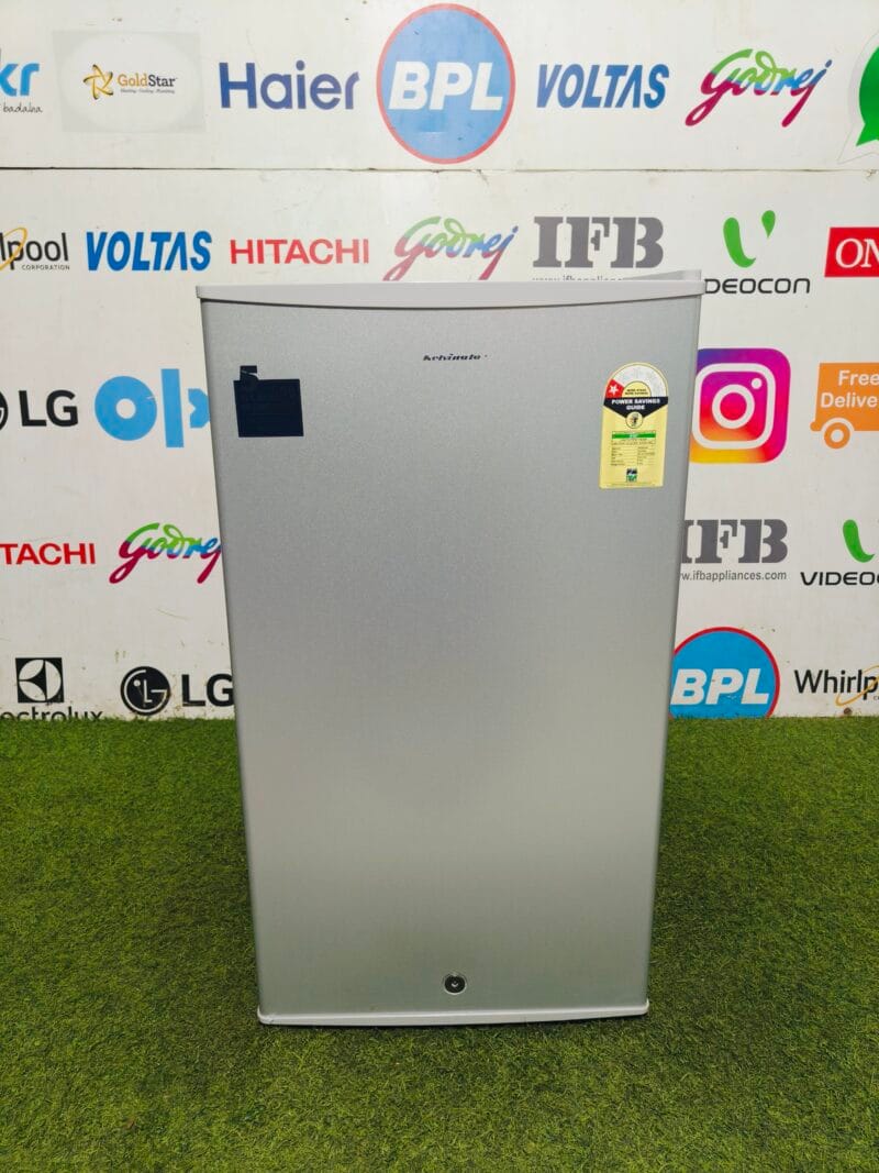 Kelvinator steel finish 100 lte like new condition single door mini refrigerator