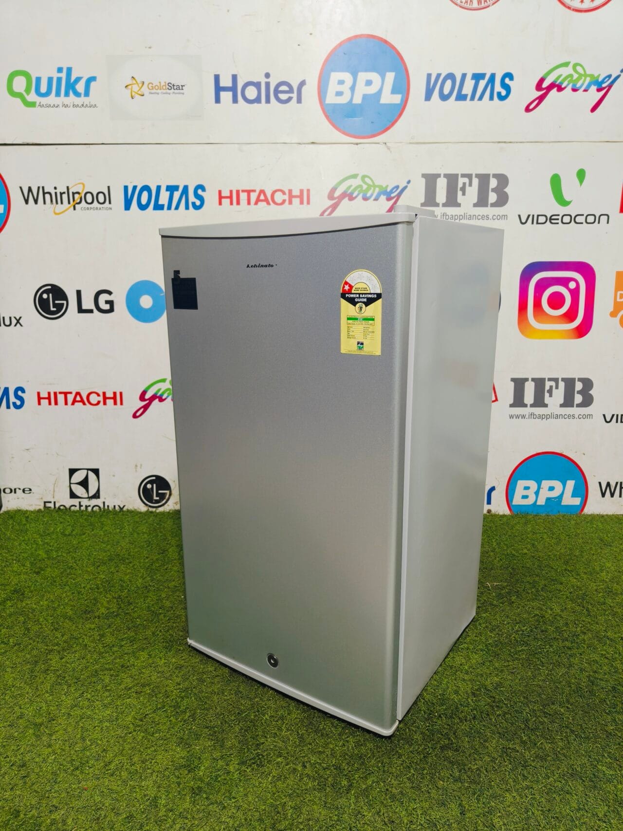 Kelvinator steel finish 100 lte like new condition single door mini refrigerator - Image 5