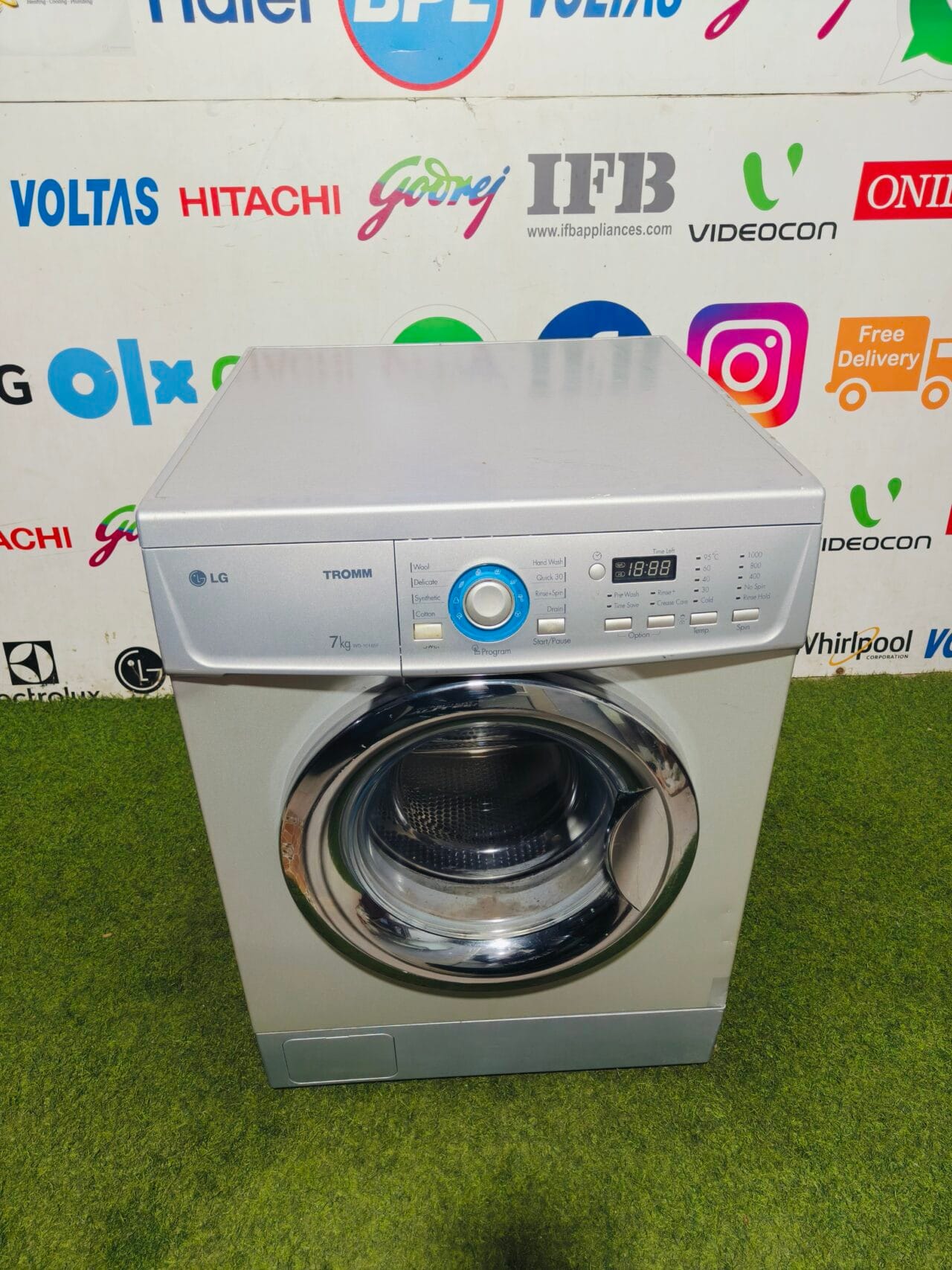 LG tromm silver in colour 7 kg fully automatic front load gently used washing machine - Image 2
