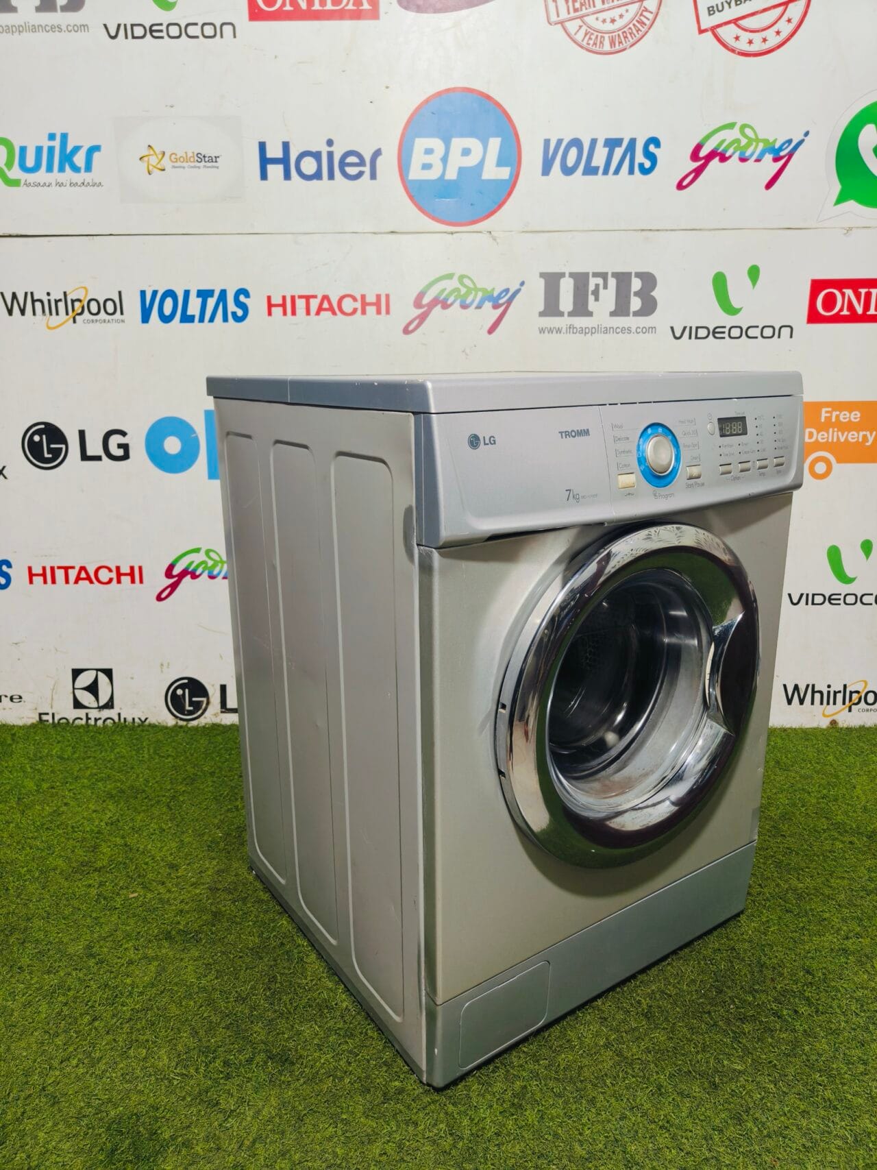 LG tromm silver in colour 7 kg fully automatic front load gently used washing machine - Image 4