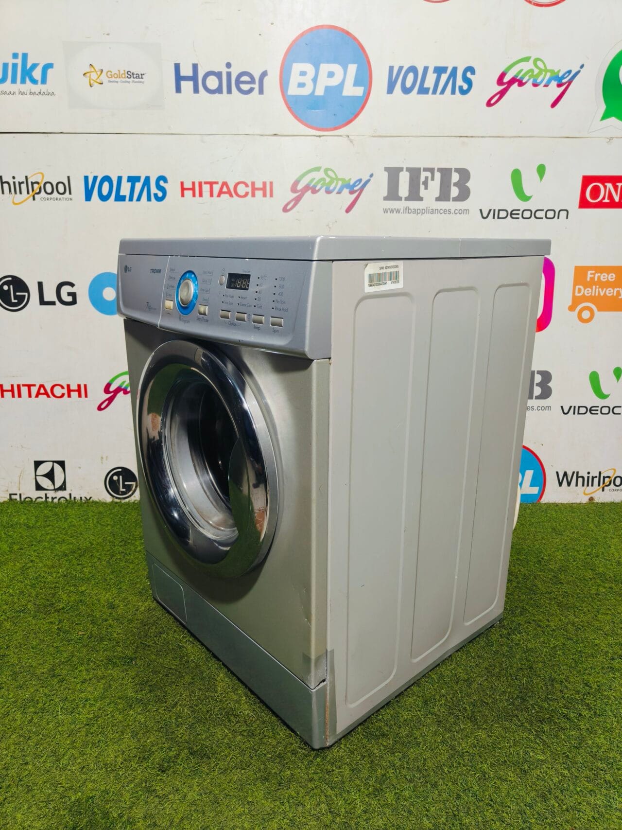 LG tromm silver in colour 7 kg fully automatic front load gently used washing machine - Image 5