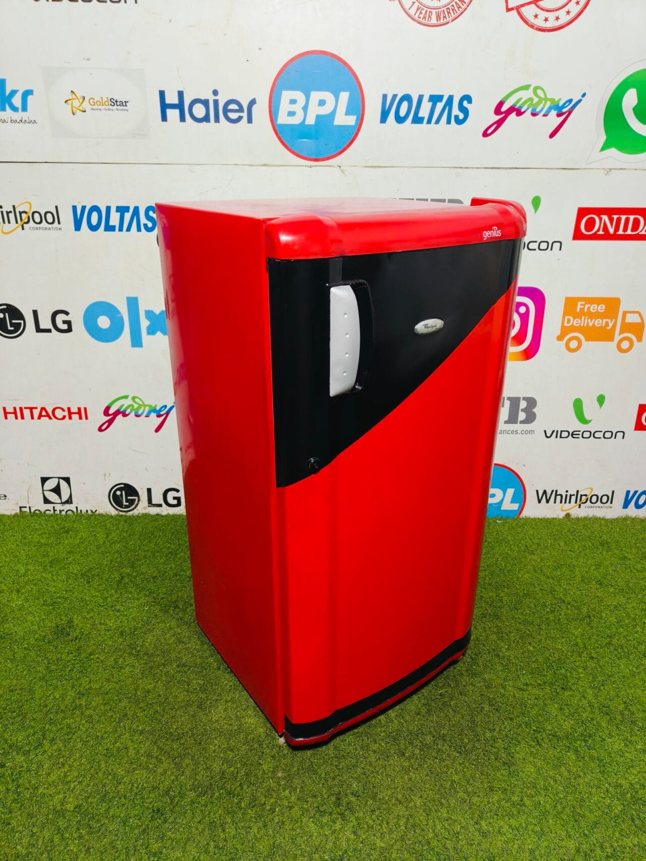 Whirlpool genius red & black in colour 190 lte inbuilt stabiliser used single door refrigerator - Image 4