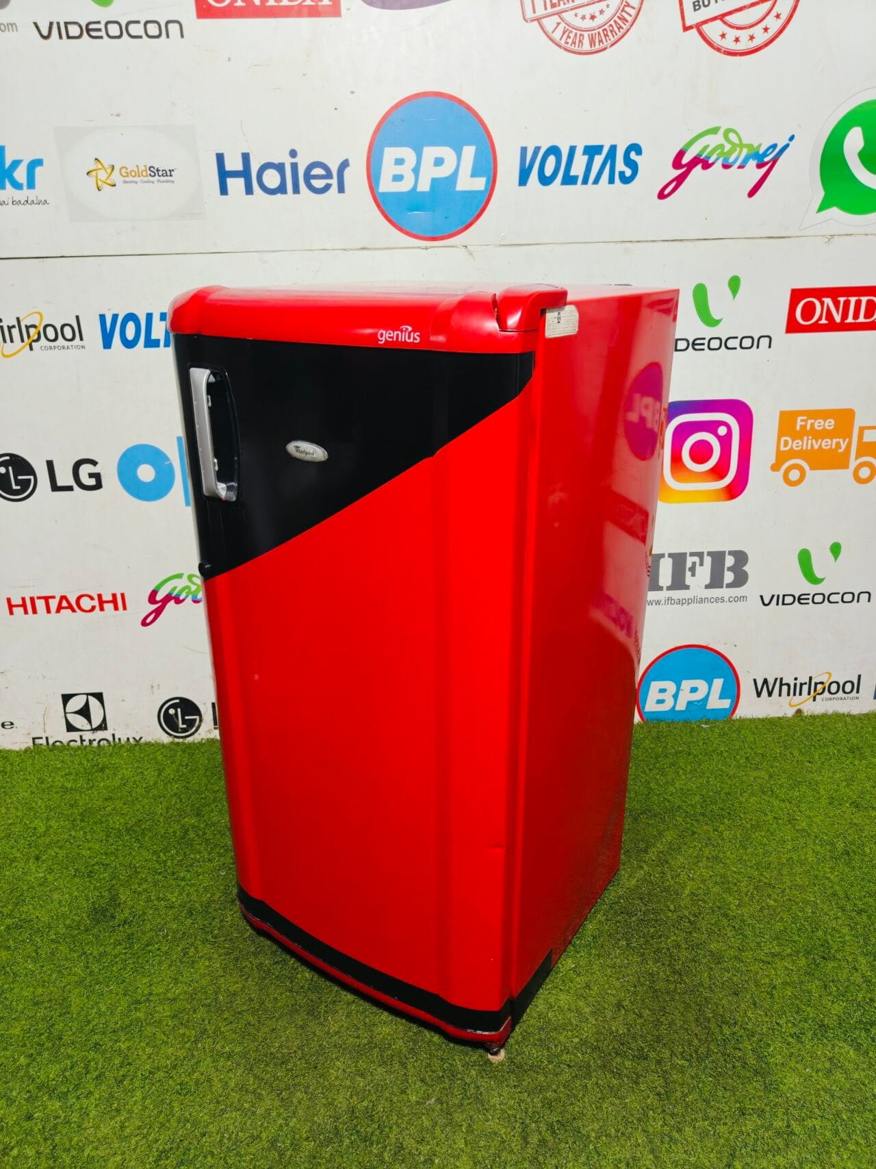 Whirlpool genius red & black in colour 190 lte inbuilt stabiliser used single door refrigerator - Image 5