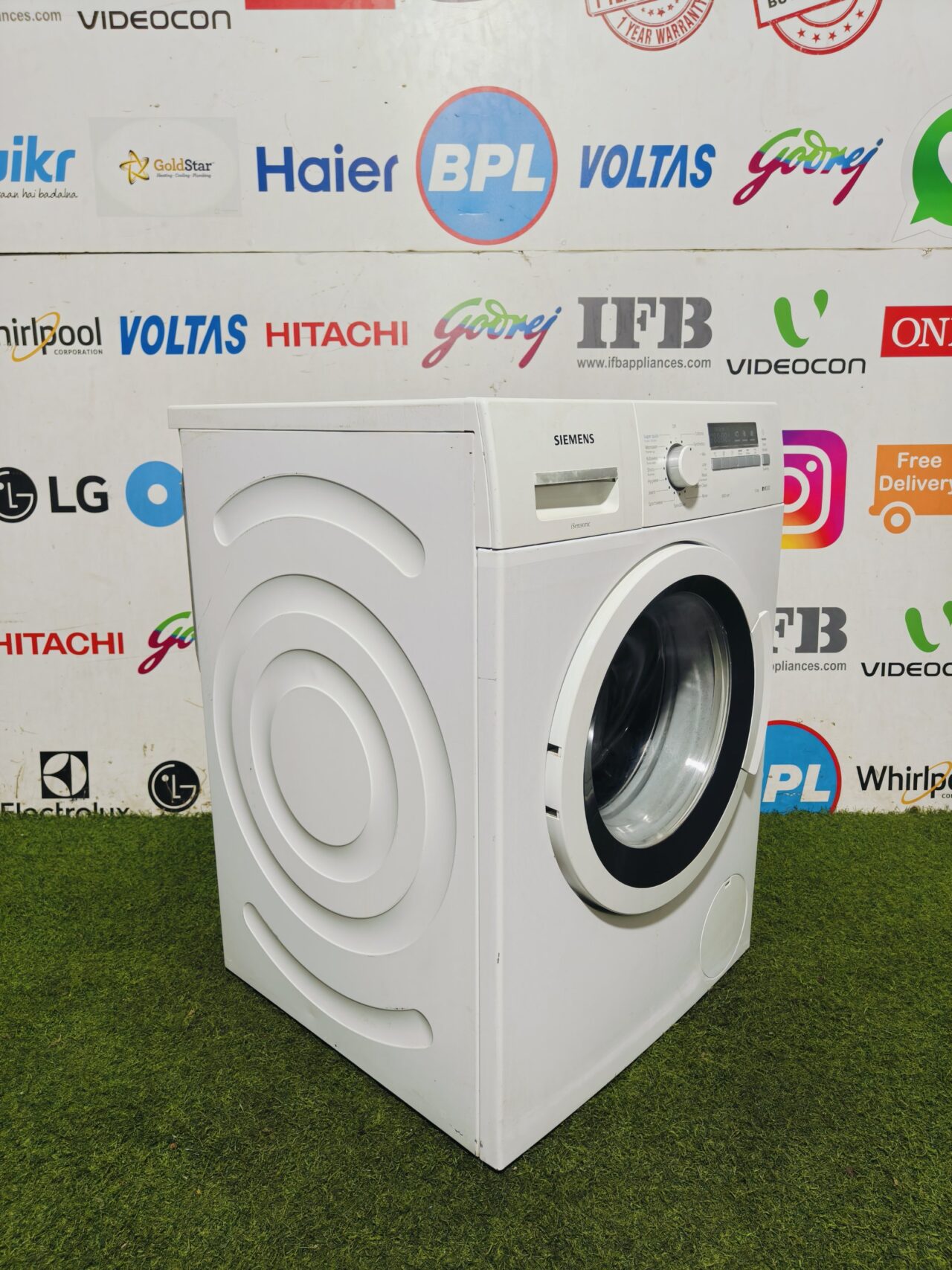 Siemens isensoric iq 300 digital display white in colour gently used 7 kg fully automatic front load washing machine - Image 4