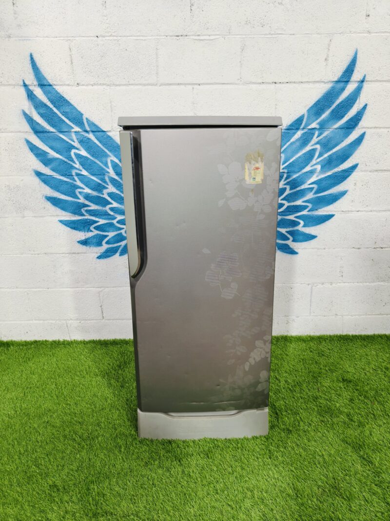 Samsung 5 star energy rating inbuilt stabiliser with base stand and onion tray 190 lte single door refrigerator