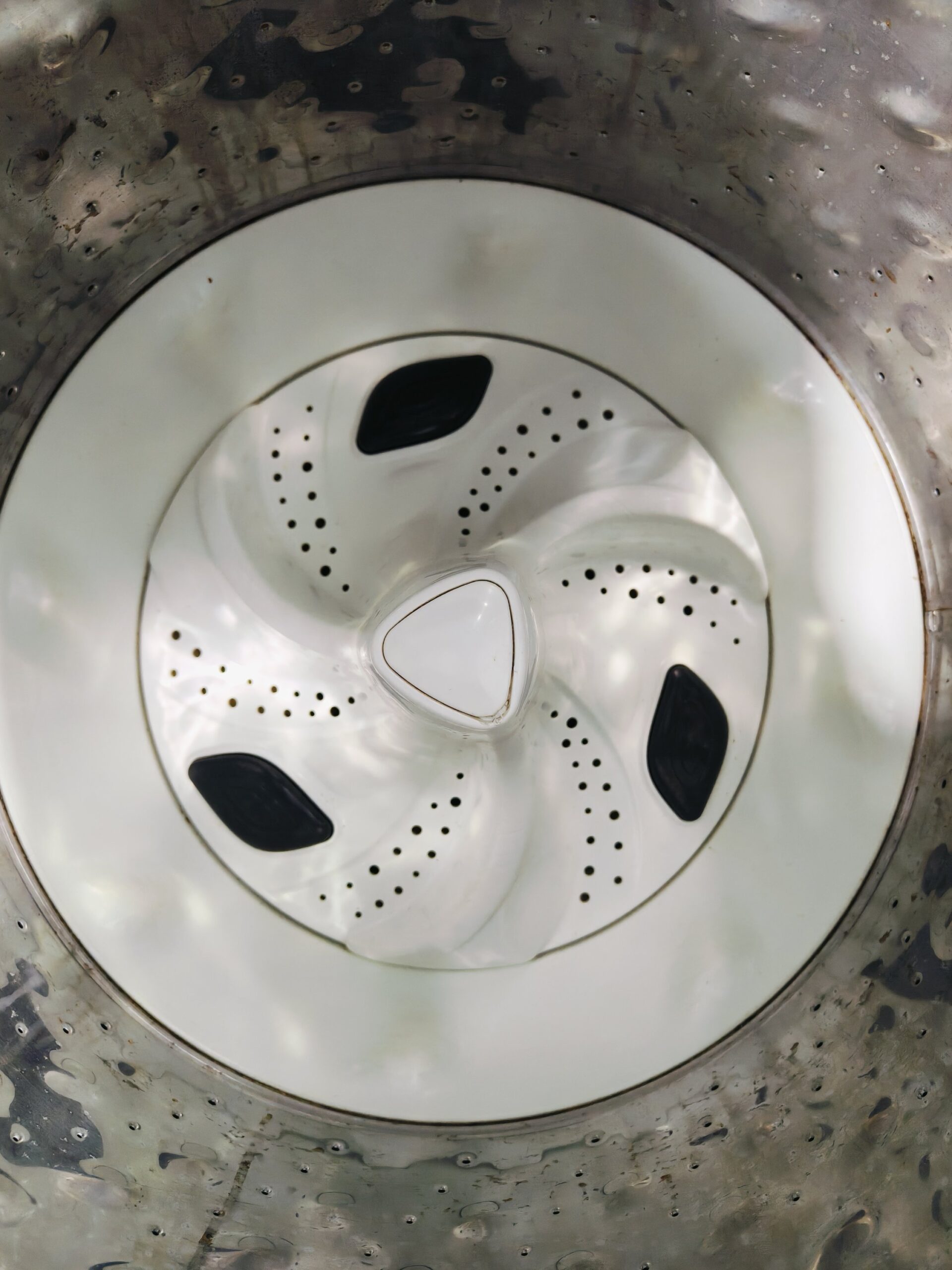 Whirlpool 6th sense stain wash ultra 6.5 kg fully automatic gently used top load washing machine - Image 3