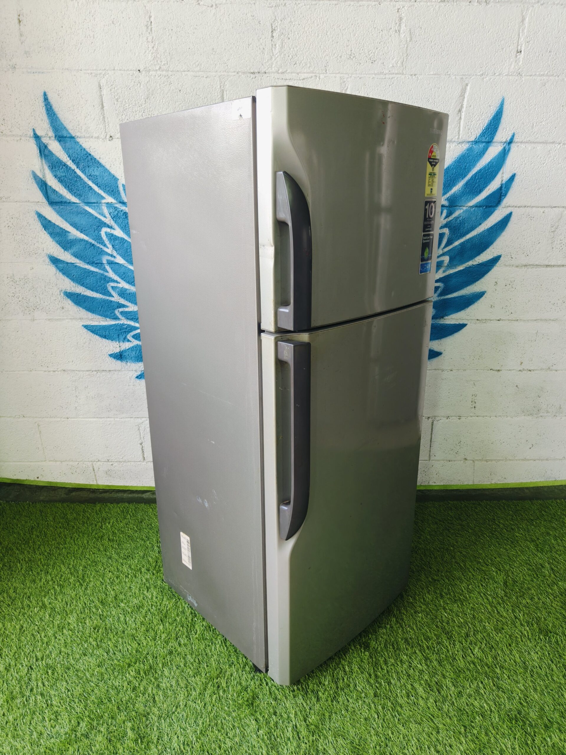 Samsung grey in colour 240 lte gently used double door refrigerator - Image 5