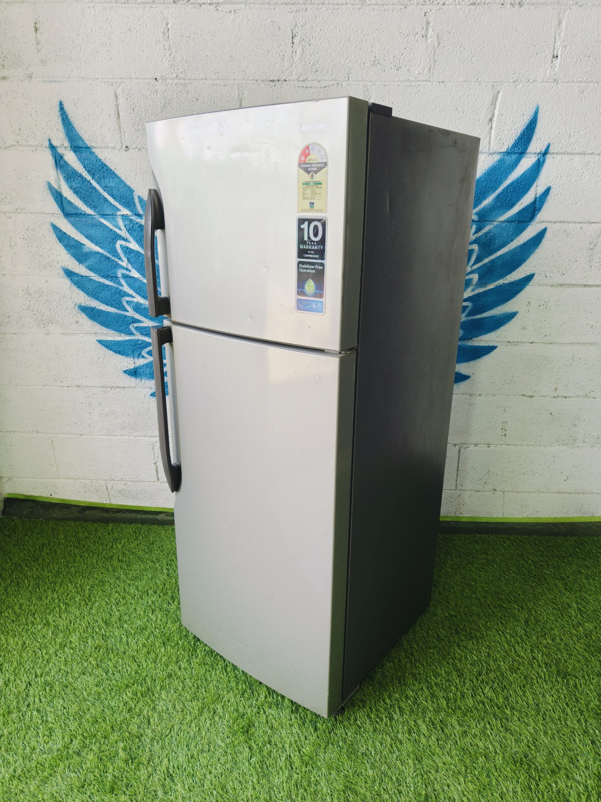 Samsung grey in colour 240 lte gently used double door refrigerator - Image 4