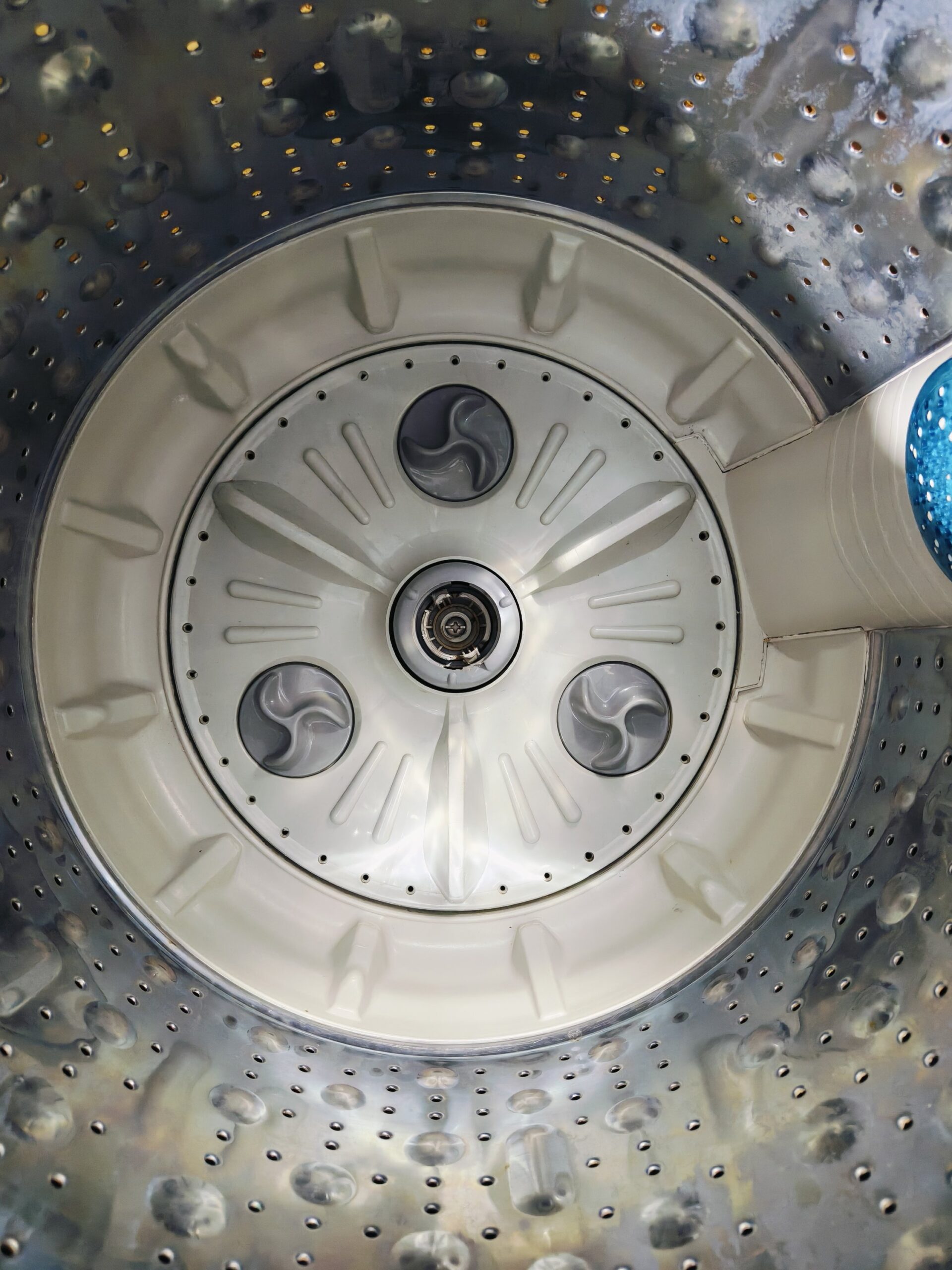 LG intello wash turbo drum 6.5 kg fully automatic top load washing machine - Image 3