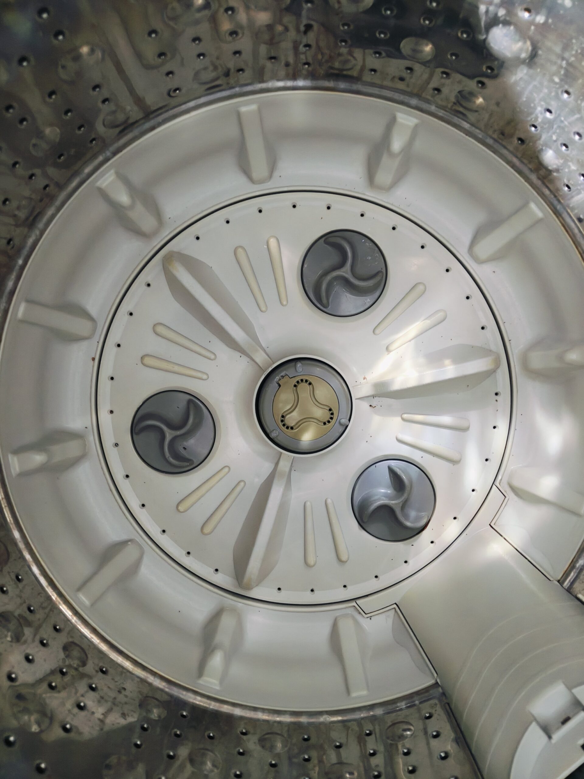 LG intello wash turbo drum 6.5 kg gently used fully automatic top load washing machine - Image 3