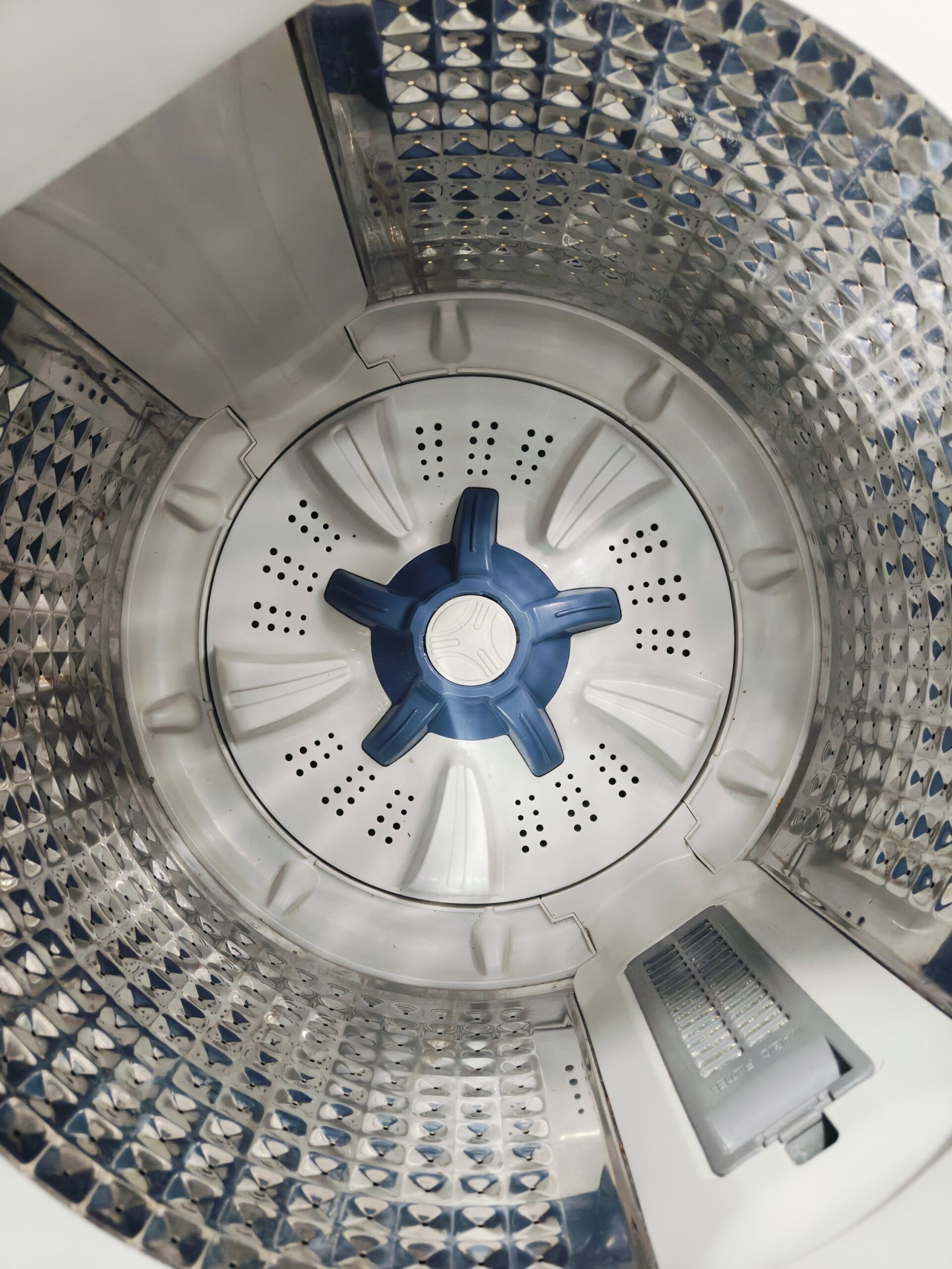 Samsung ag+ silver nano technology 6.2 kg fully automatic gently used top load washing machine - Image 3