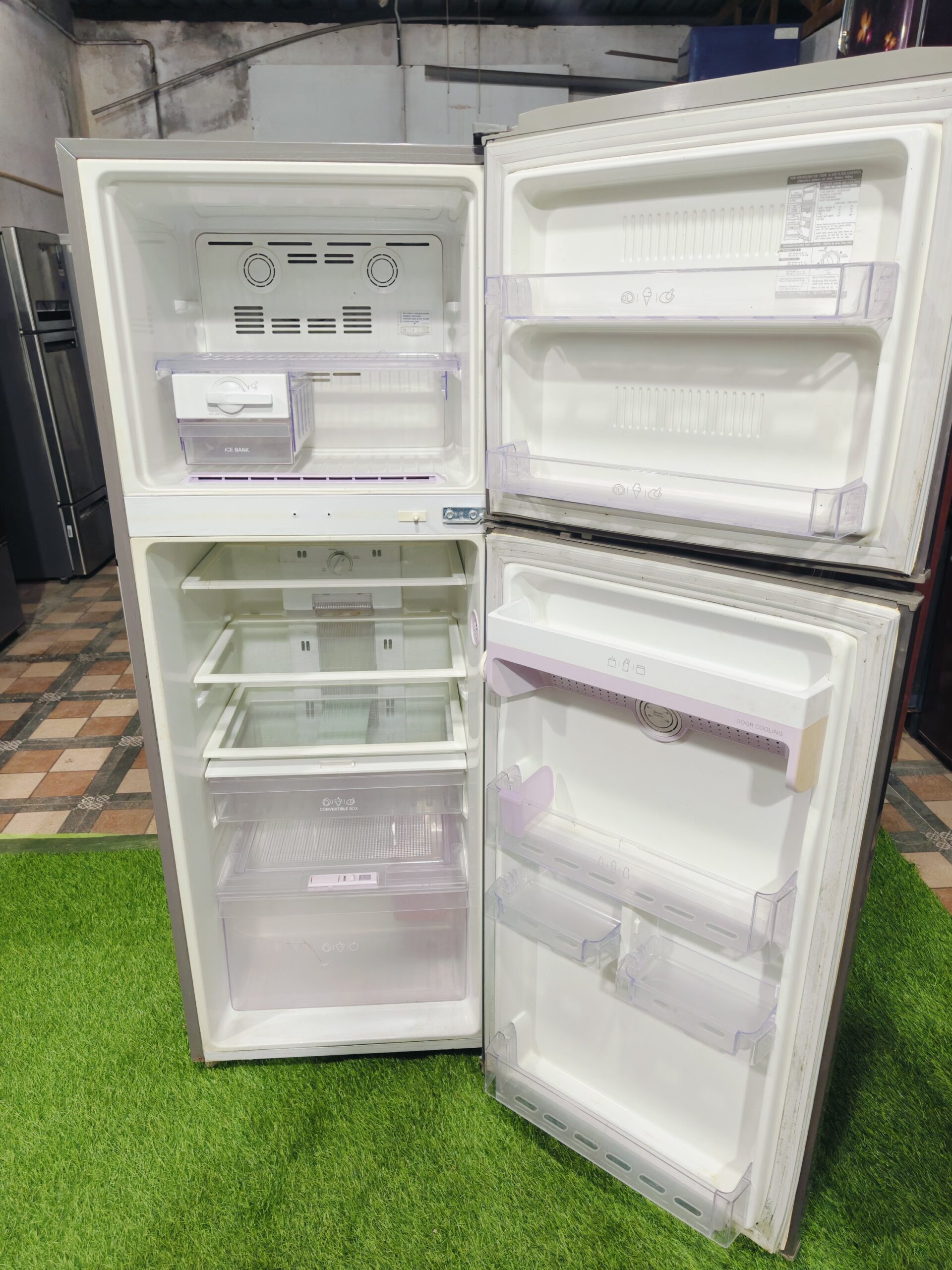 LG 5 star energy rating works without stabilizer grey in colour 260 ltr gently used double door refrigerator - Image 3
