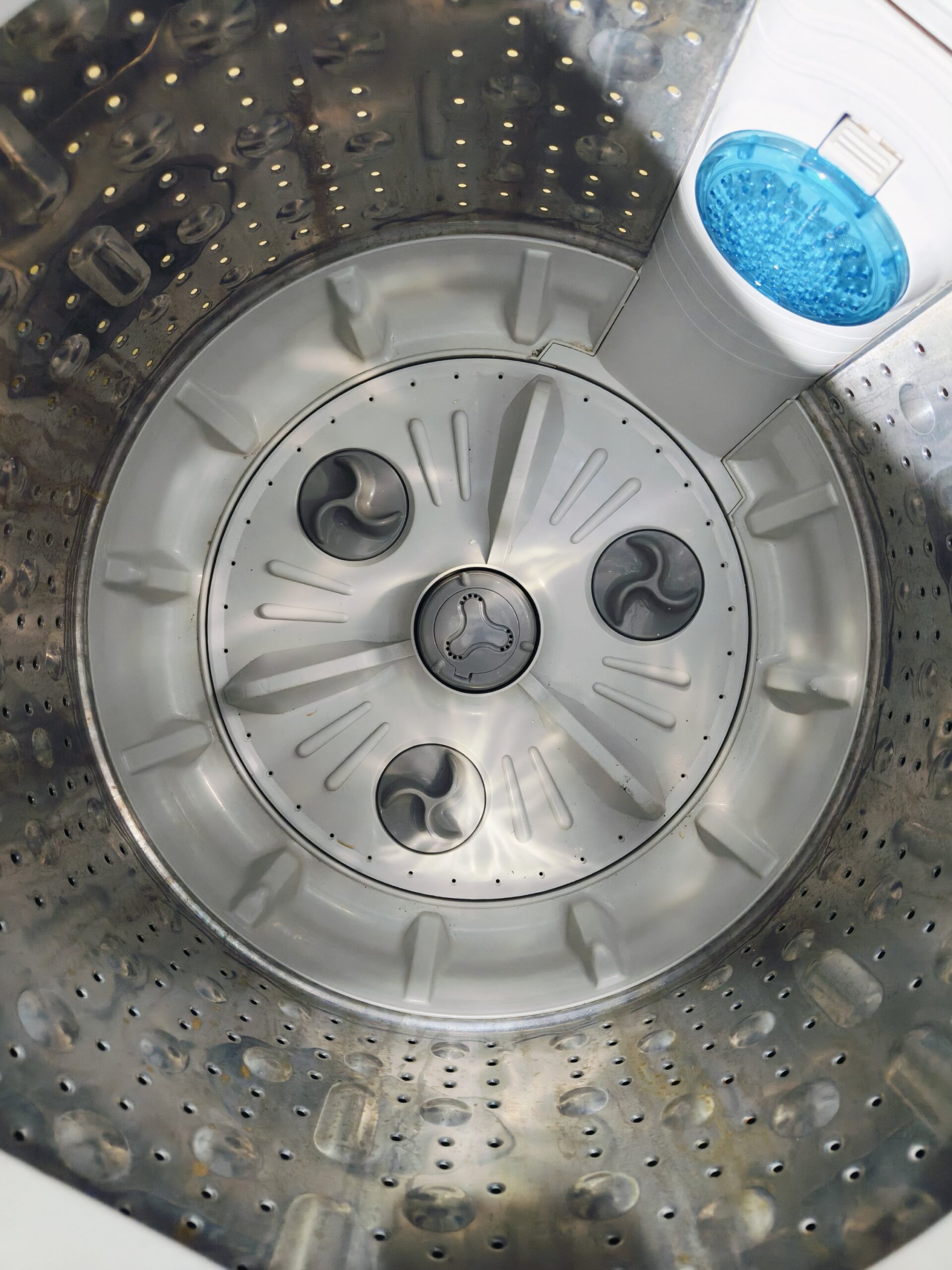 LG fuzzy logic turbo drum 7 kg red flower model gently used fully automatic top load washing machine - Image 3