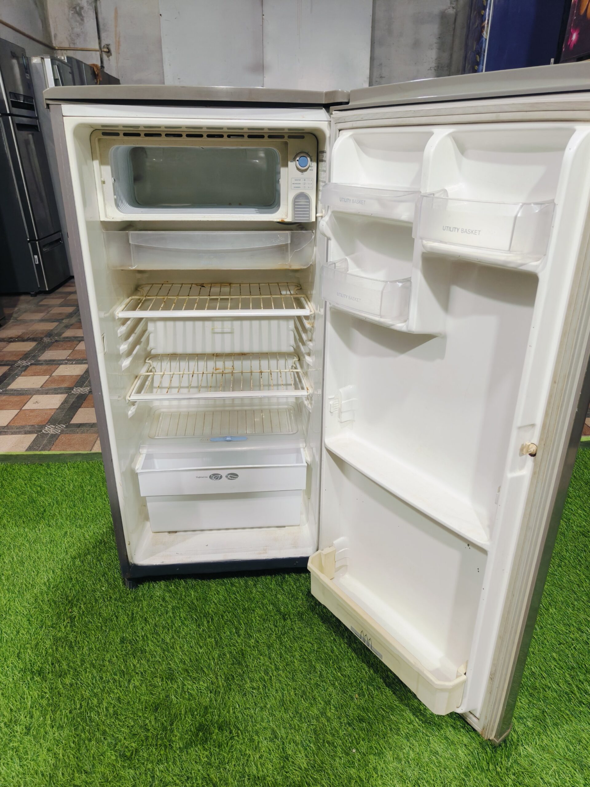 LG intello cool 4 star rating 190 ltr grey in colour single door refrigerator - Image 3