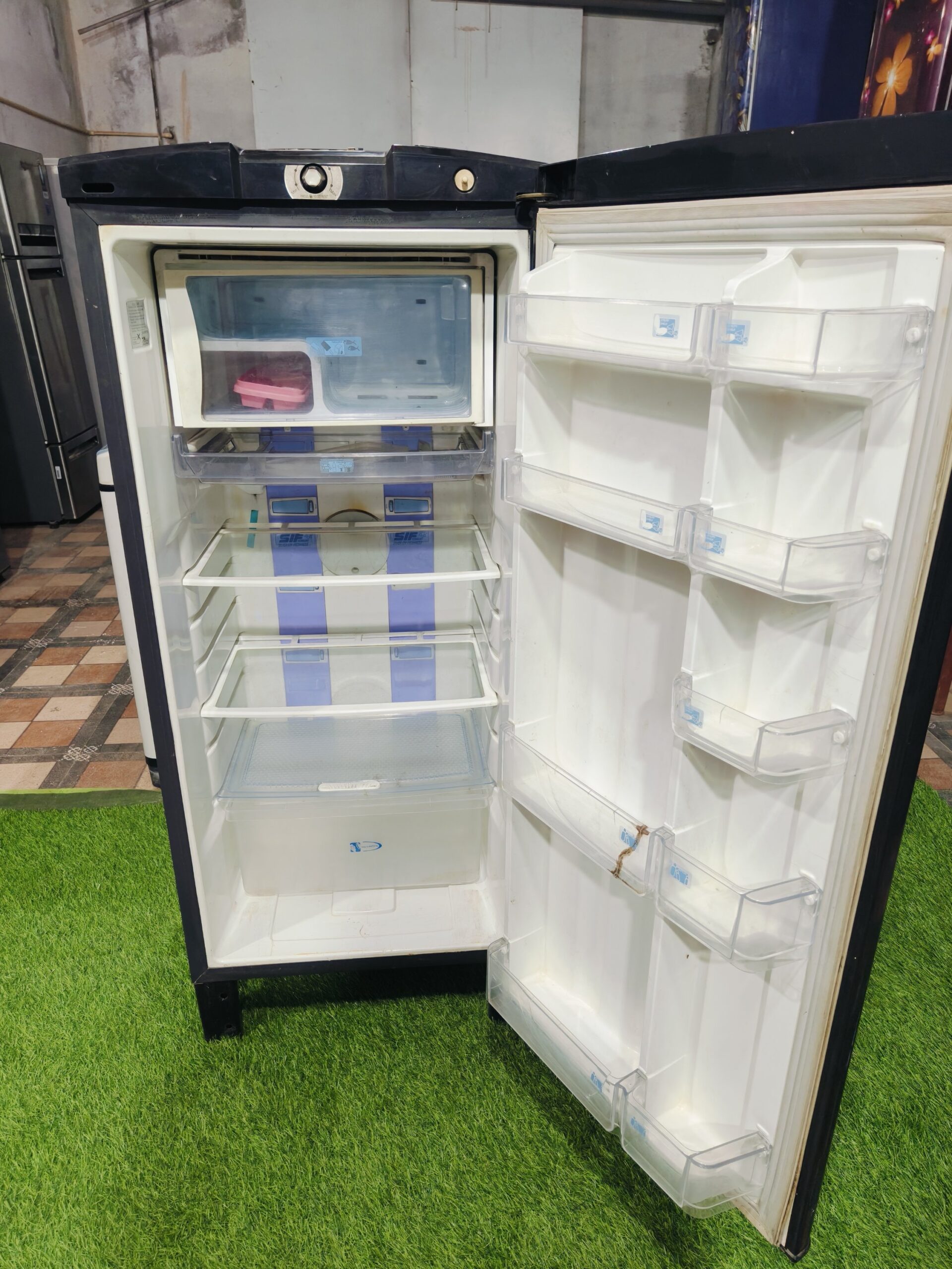 Godrej edge sx 5 star energy rating works without stabilizer black in colour 220 ltr single door refrigerator - Image 3