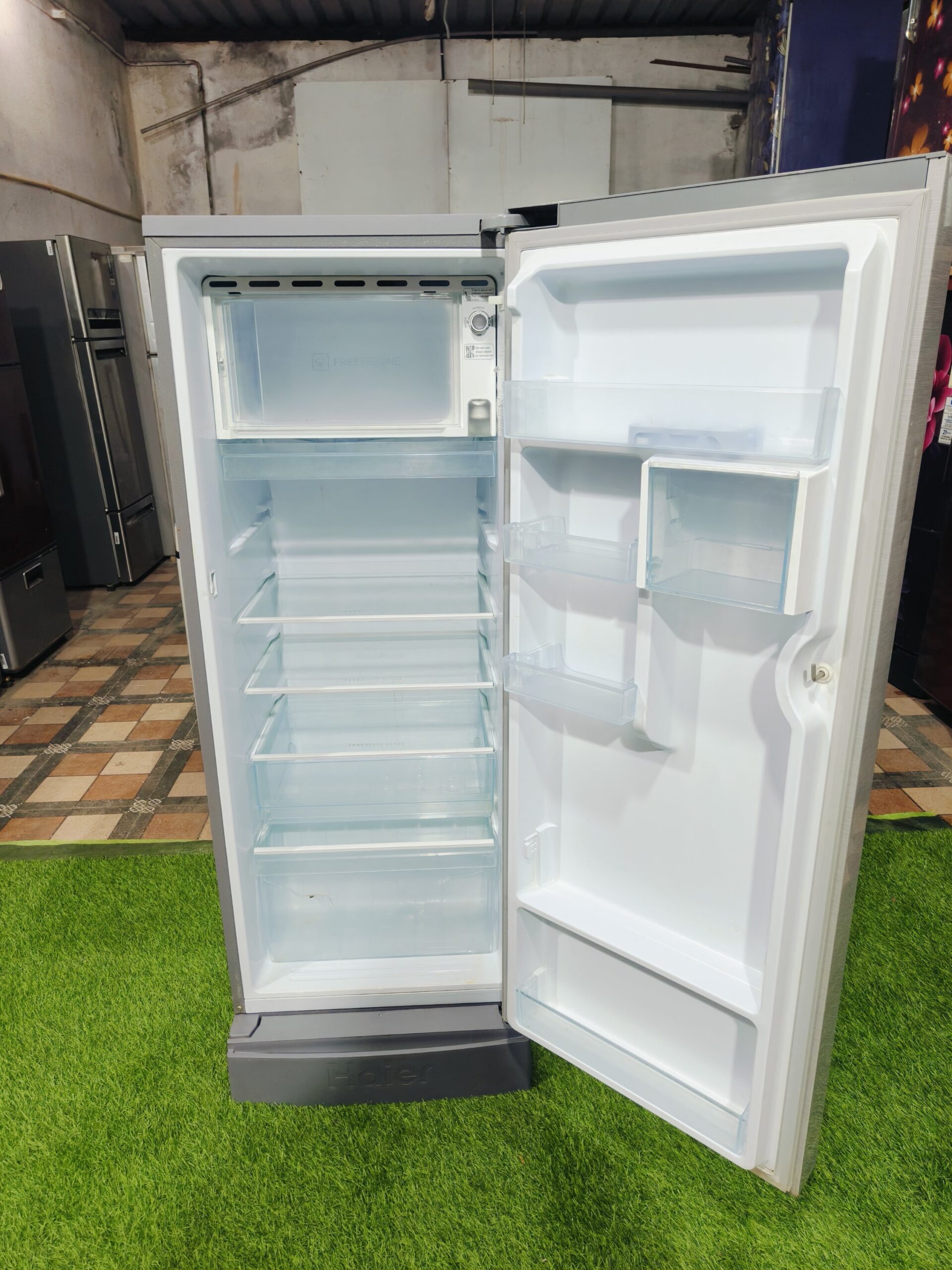 Haier 4 star energy rating works without stabilizer 220 ltr flower model gently used single door with base stand and onion tray - Image 3