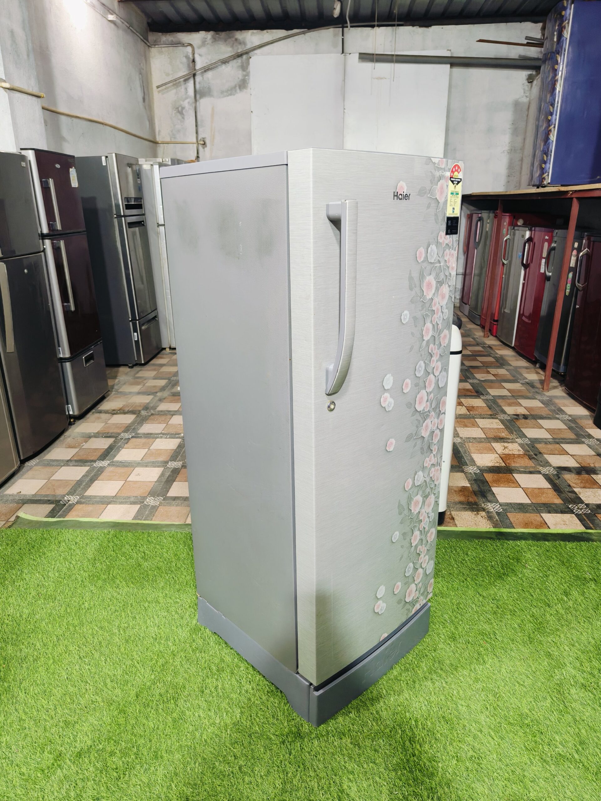 Haier 4 star energy rating works without stabilizer 220 ltr flower model gently used single door with base stand and onion tray - Image 6