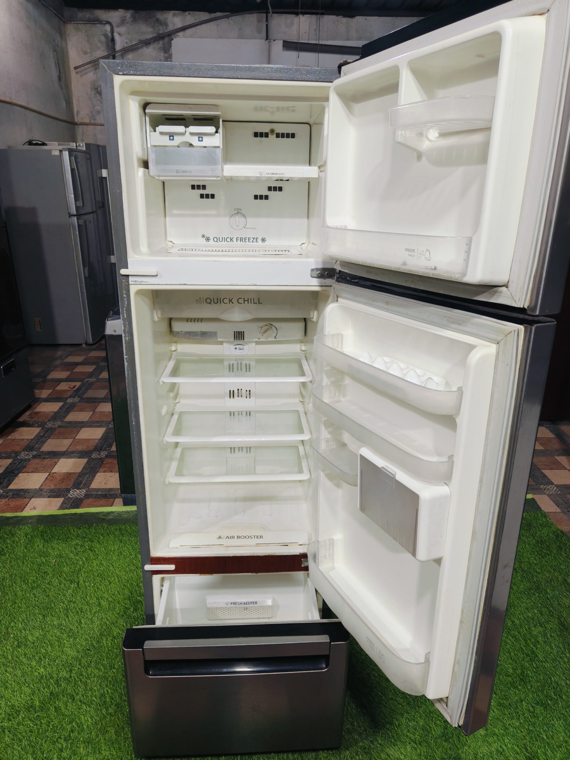 Whirlpool 6th sense proton silver & black in colour 330 ltr gently used triple door refrigerator - Image 4