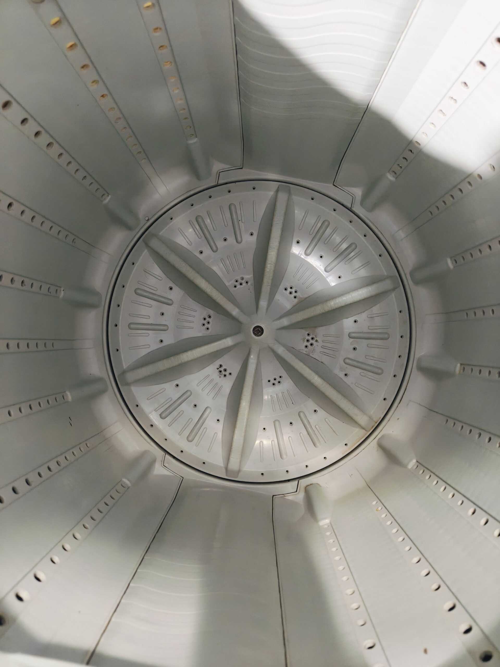 LG fuzzy logic turbo drum 5.8 kg fully automatic top load washing machine - Image 3