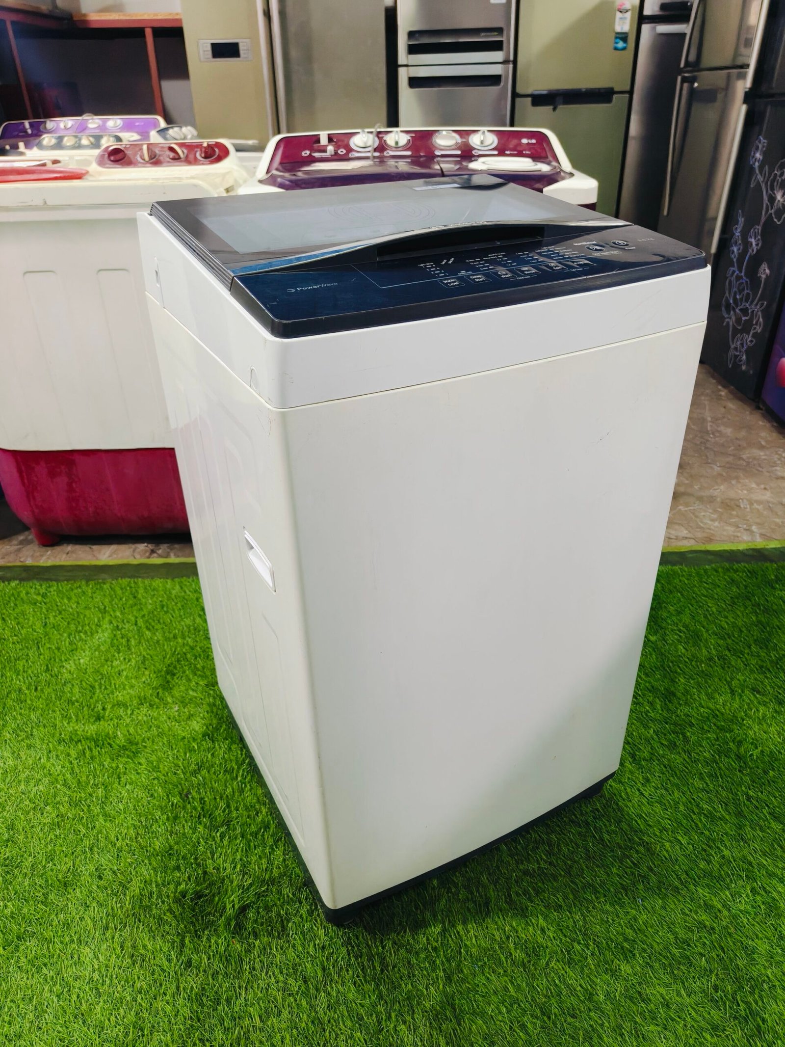 Bosch power wave 6.5 kg white & black in colour gently used fully automatic top load washing machine - Image 4