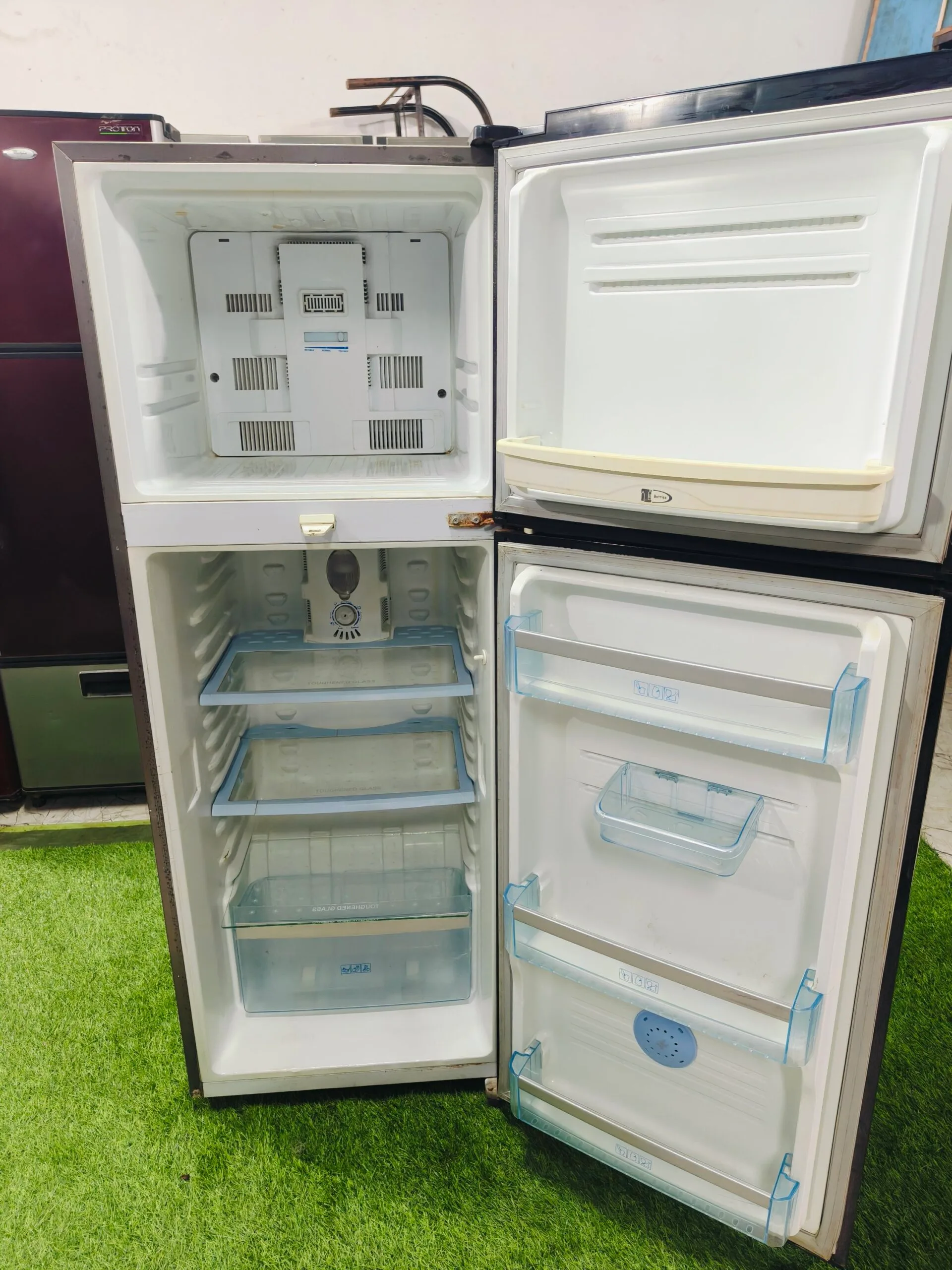 Haier multi colour flower model 240 ltr double door refrigerator - Image 3