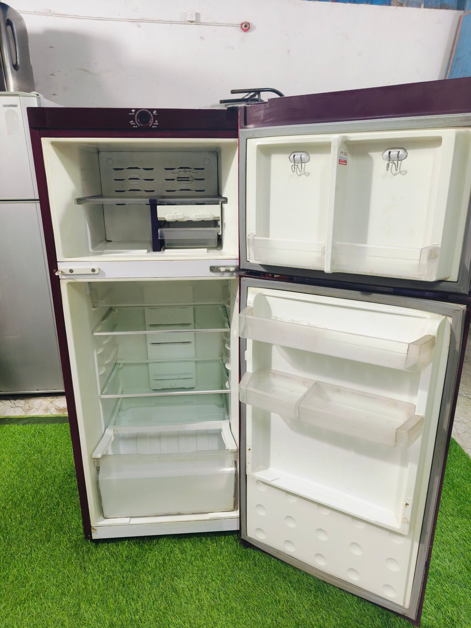 Godrej eon 4 star energy rating red flower model 240 ltr double door refrigerator - Image 3