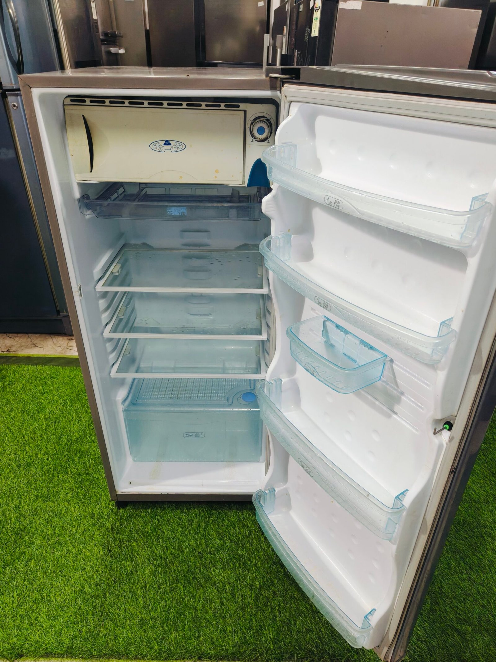 Videocon eco fresh 4 star rating blue flower model 190 ltr single door refrigerator - Image 3