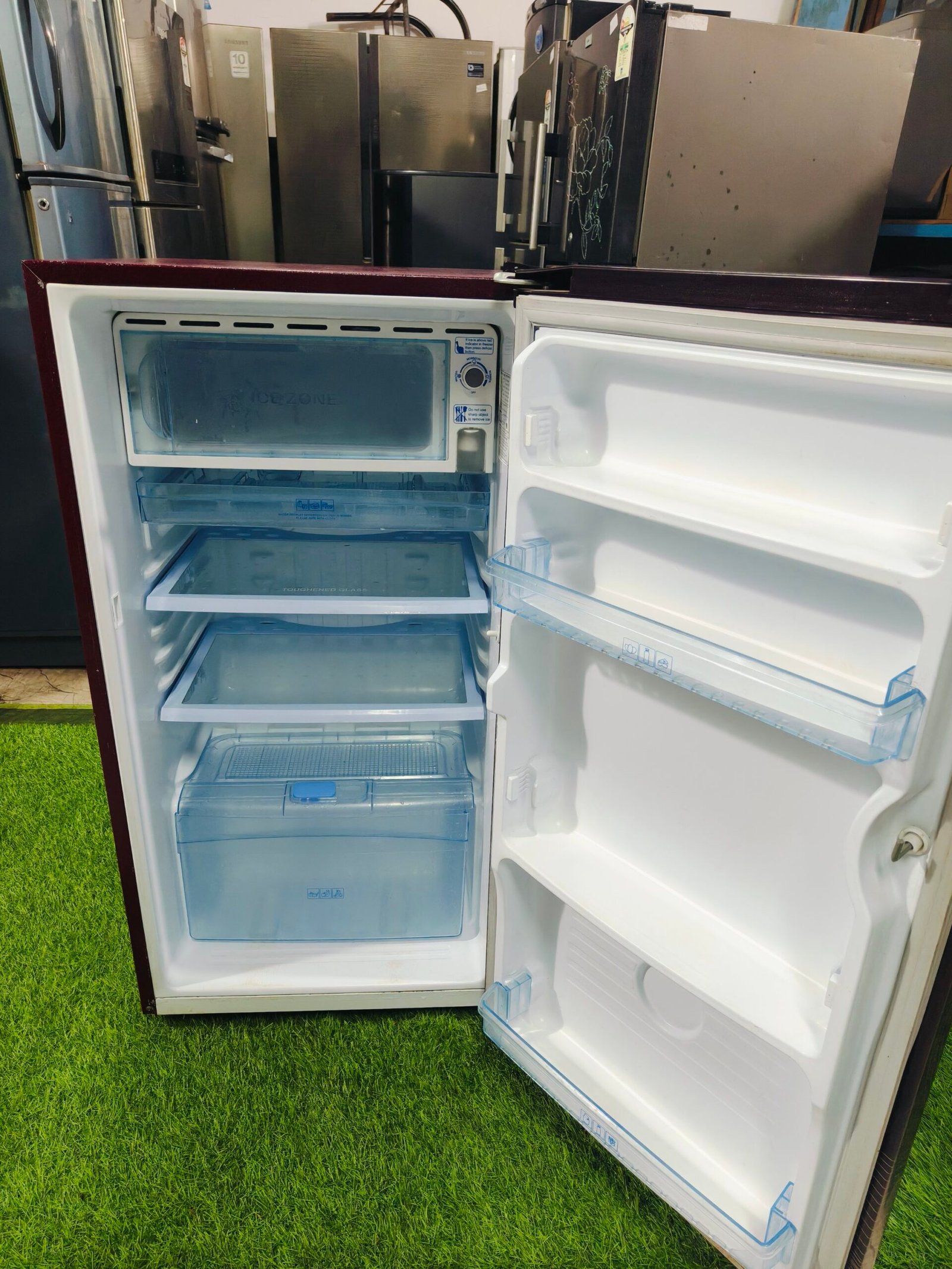 Haier maroon flower model 180 ltr gently used single door refrigerator - Image 3