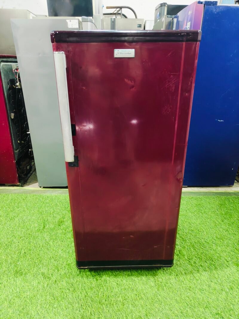 Electrolux maroon in colour 190 ltr single door used refrigerator