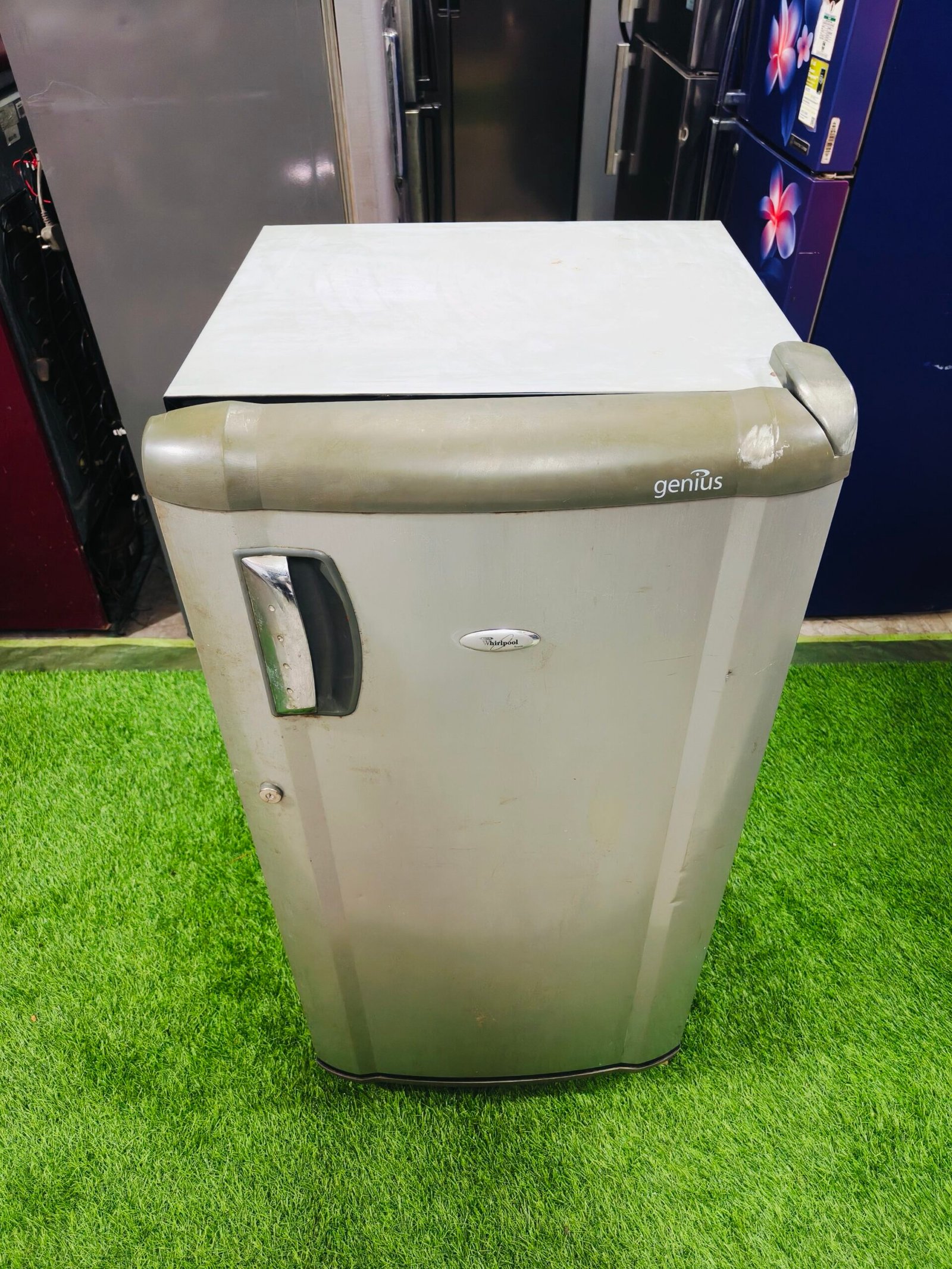 Whirlpool genius 4 star rating 180 ltr single door refrigerator - Image 2