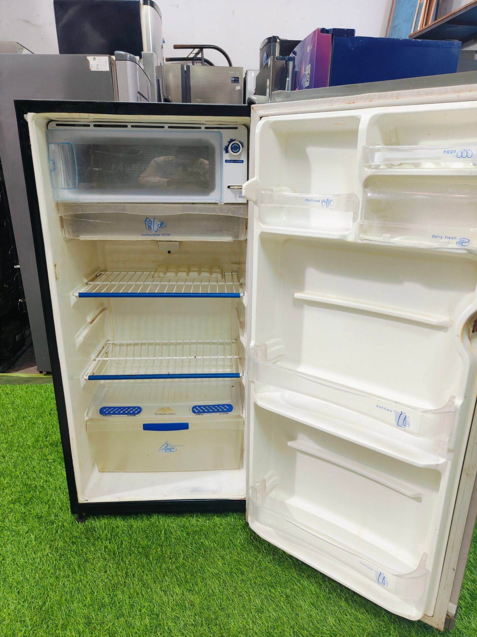 Whirlpool genius 4 star rating 180 ltr single door refrigerator - Image 3