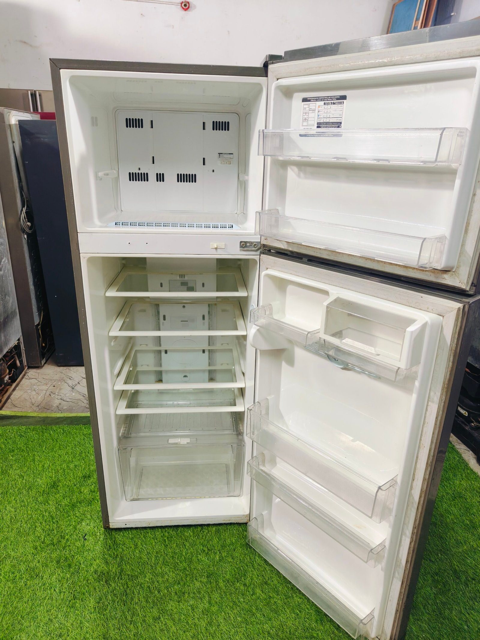 LG smart inverter steel finish 280 ltr gently used double door refrigerator - Image 3