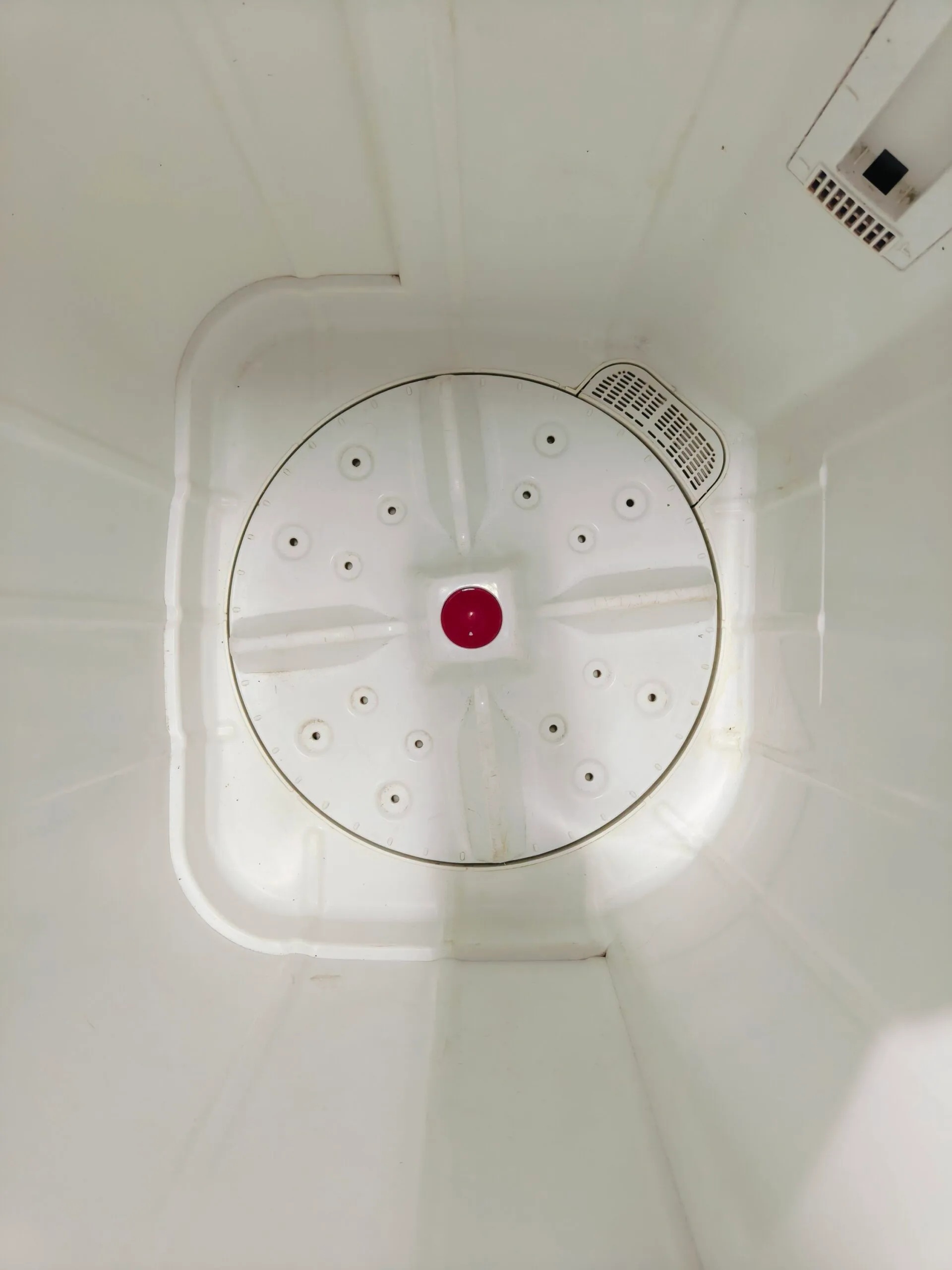 Whirlpool superb atom 60i white & pink in colour 6 kg gently used semi-automatic washing machine - Image 5