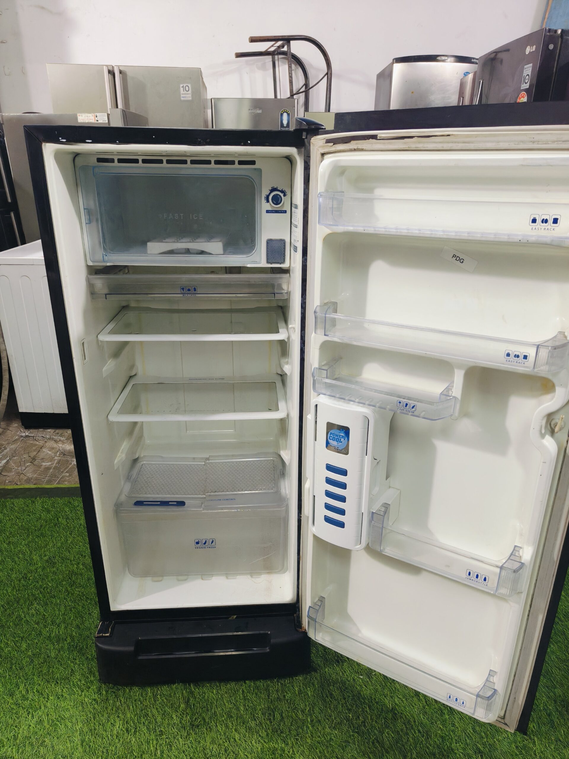 Whirlpool ice magic 5 star energy rating black flower model 190 single door refrigerator - Image 3