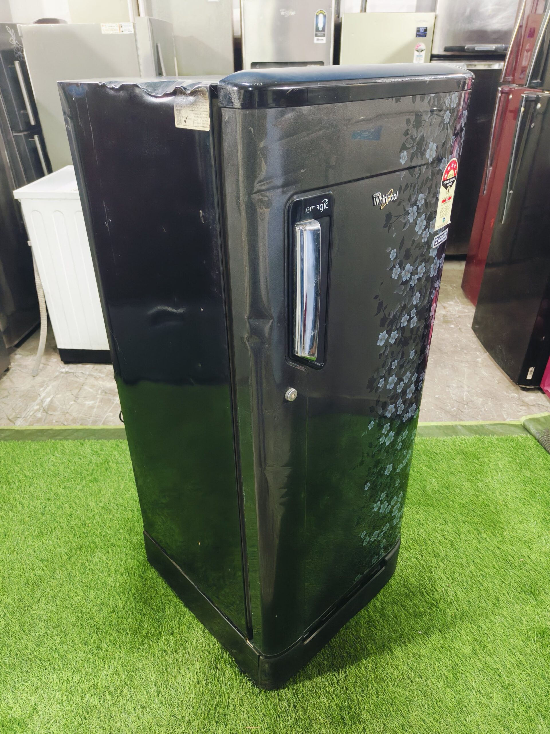 Whirlpool ice magic 5 star energy rating black flower model 190 single door refrigerator - Image 4