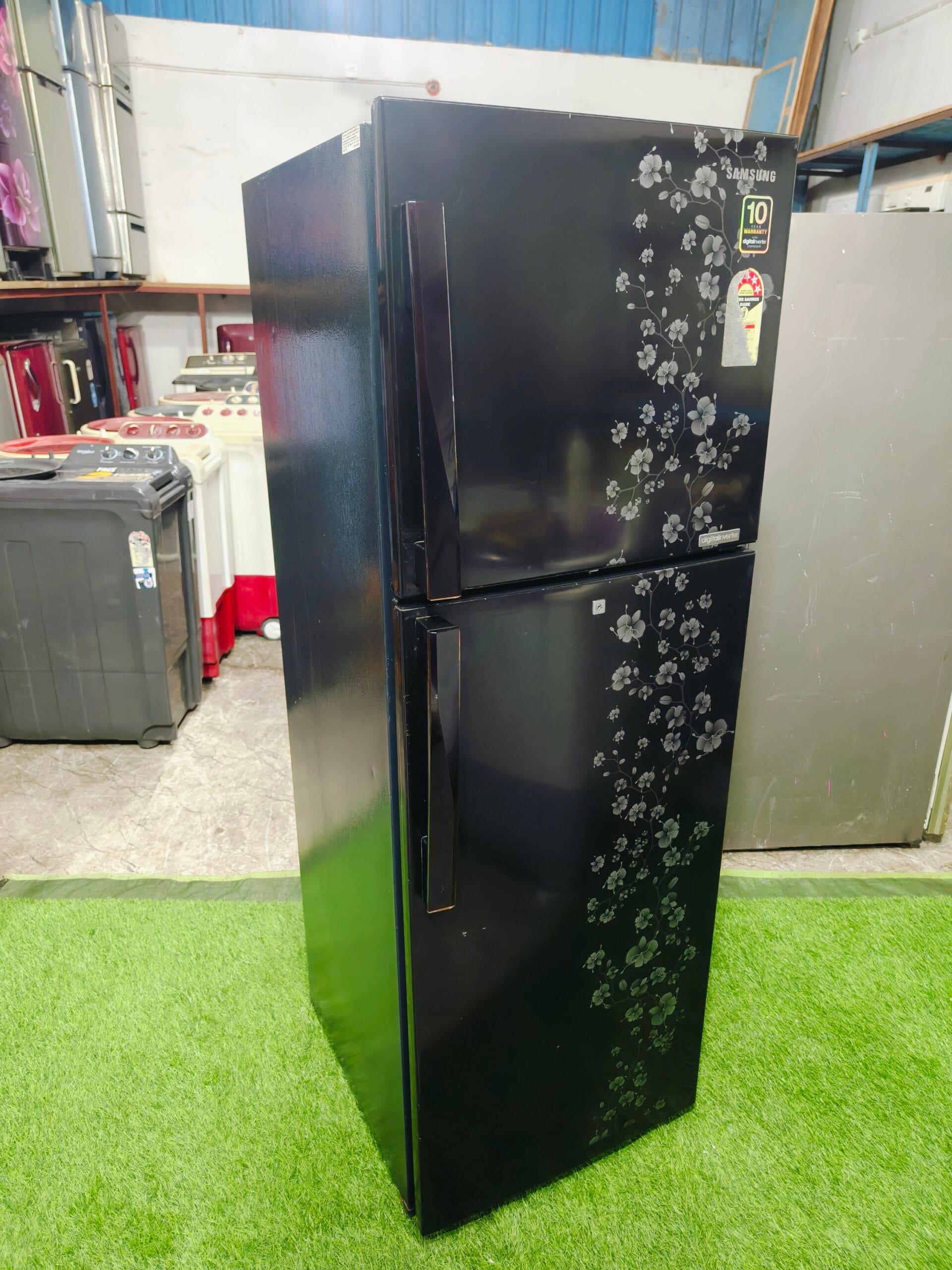 Samsung digital inverter 5 star energy rating 280 ltr black flower model double door refrigerator - Image 4
