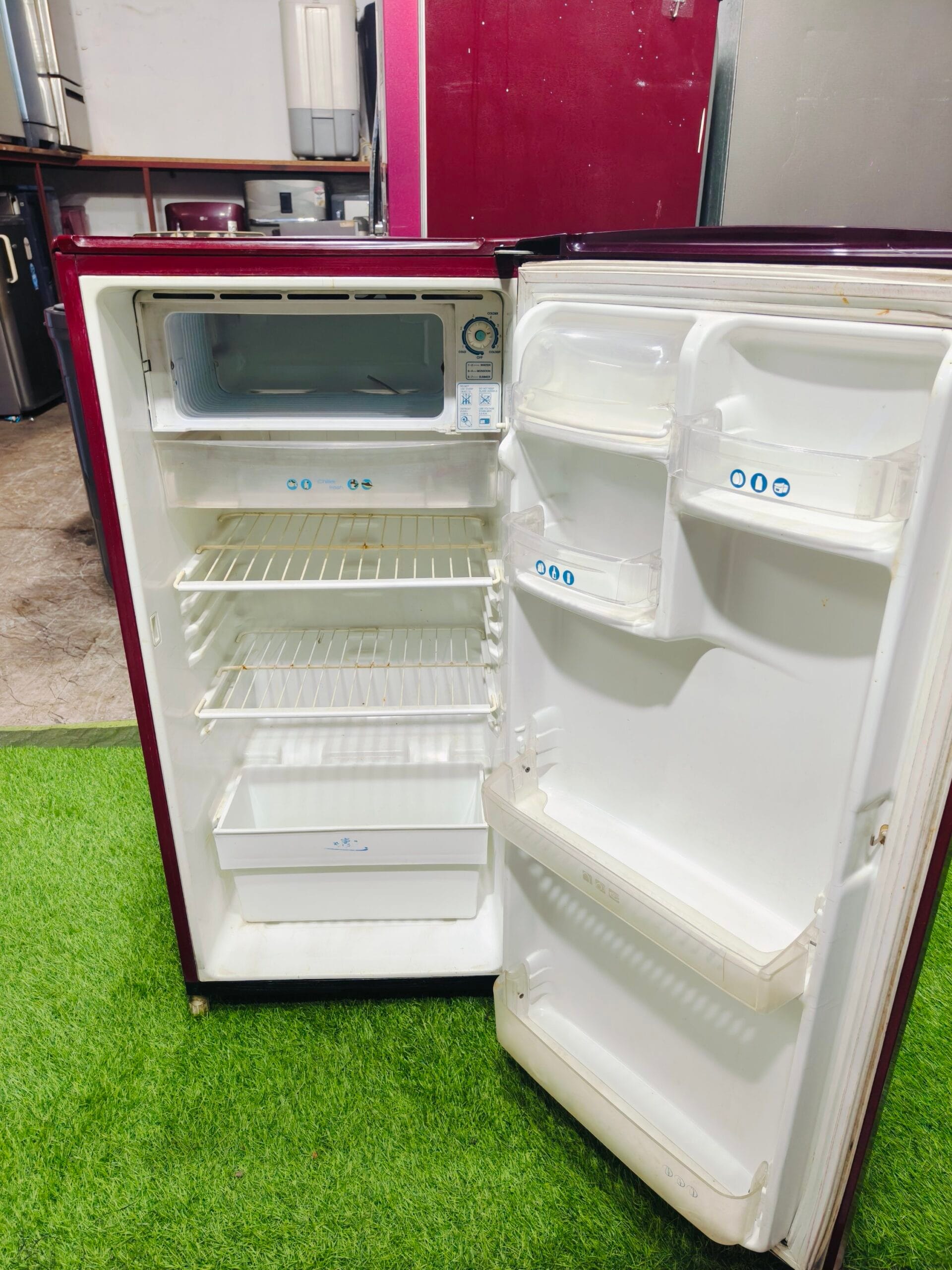 LG maroon in colour 190 ltr used single door refrigerator - Image 3