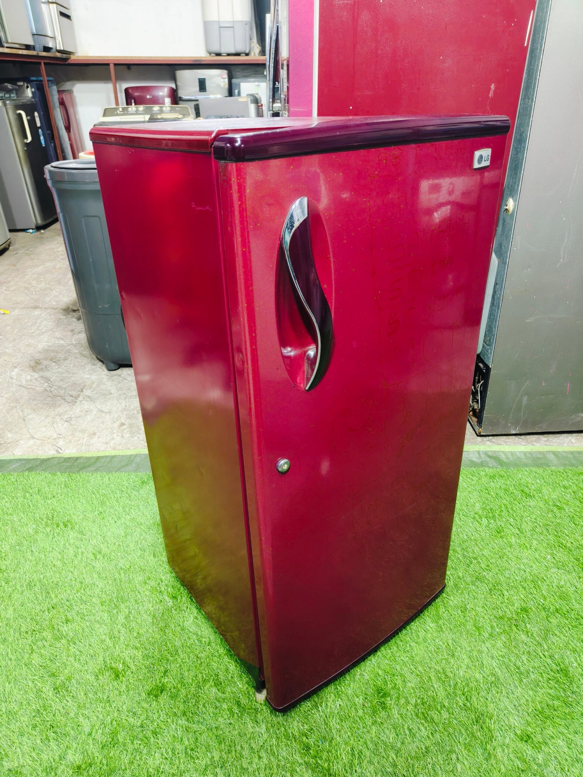 LG maroon in colour 190 ltr used single door refrigerator - Image 5