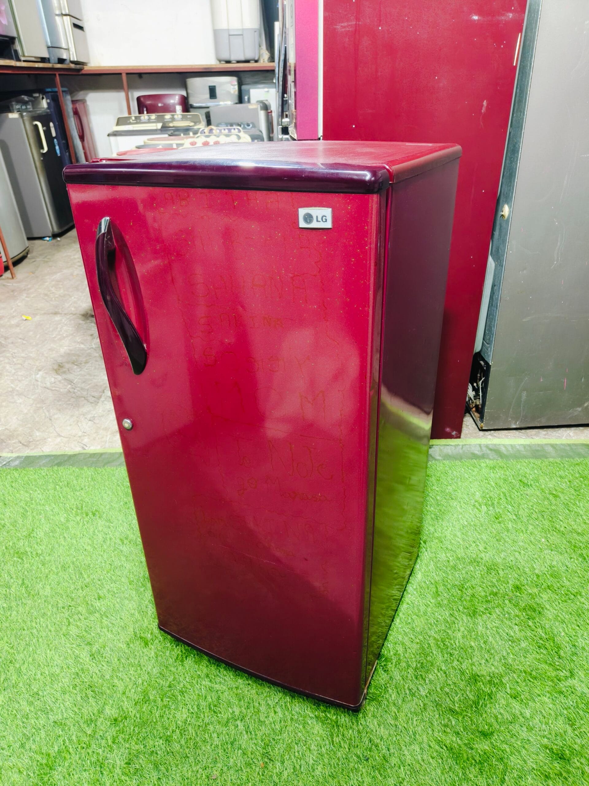 LG maroon in colour 190 ltr used single door refrigerator - Image 4