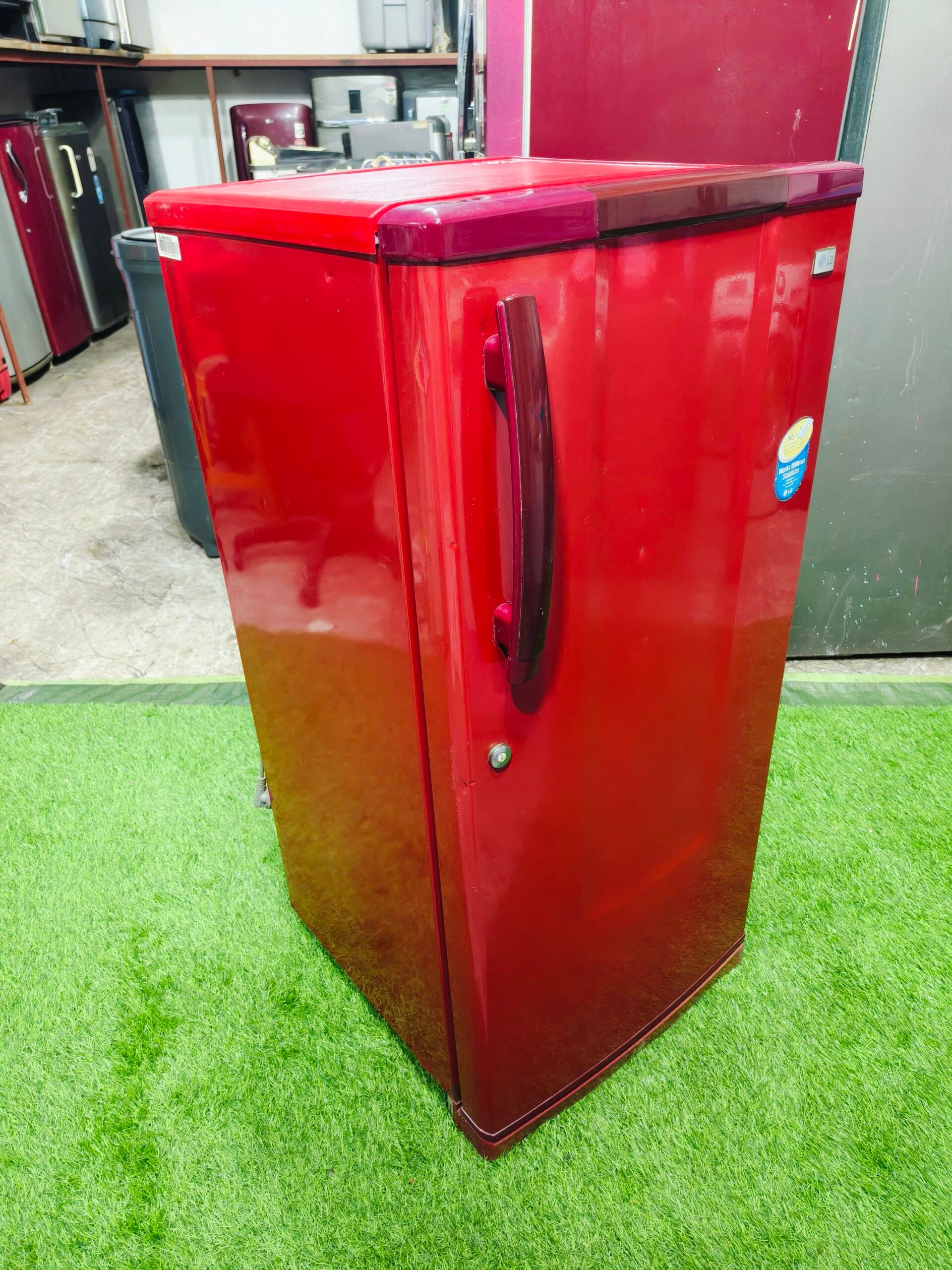 LG 4 star energy rating red in colour 190 ltr single door used refrigerator - Image 4