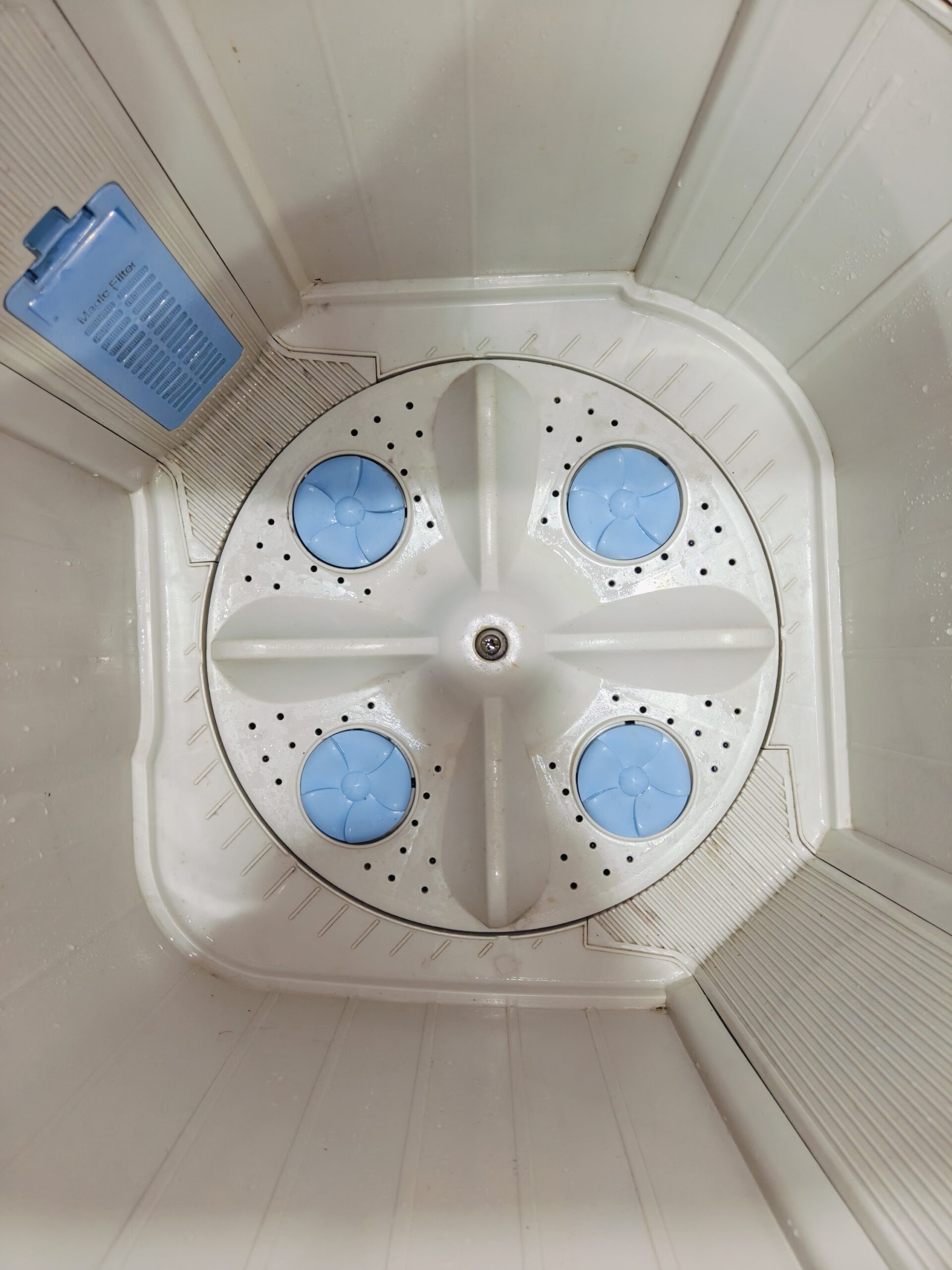 Samsung 5 star energy rating white & purple in colour 7 kg gently used semi-automatic washing machine - Image 4