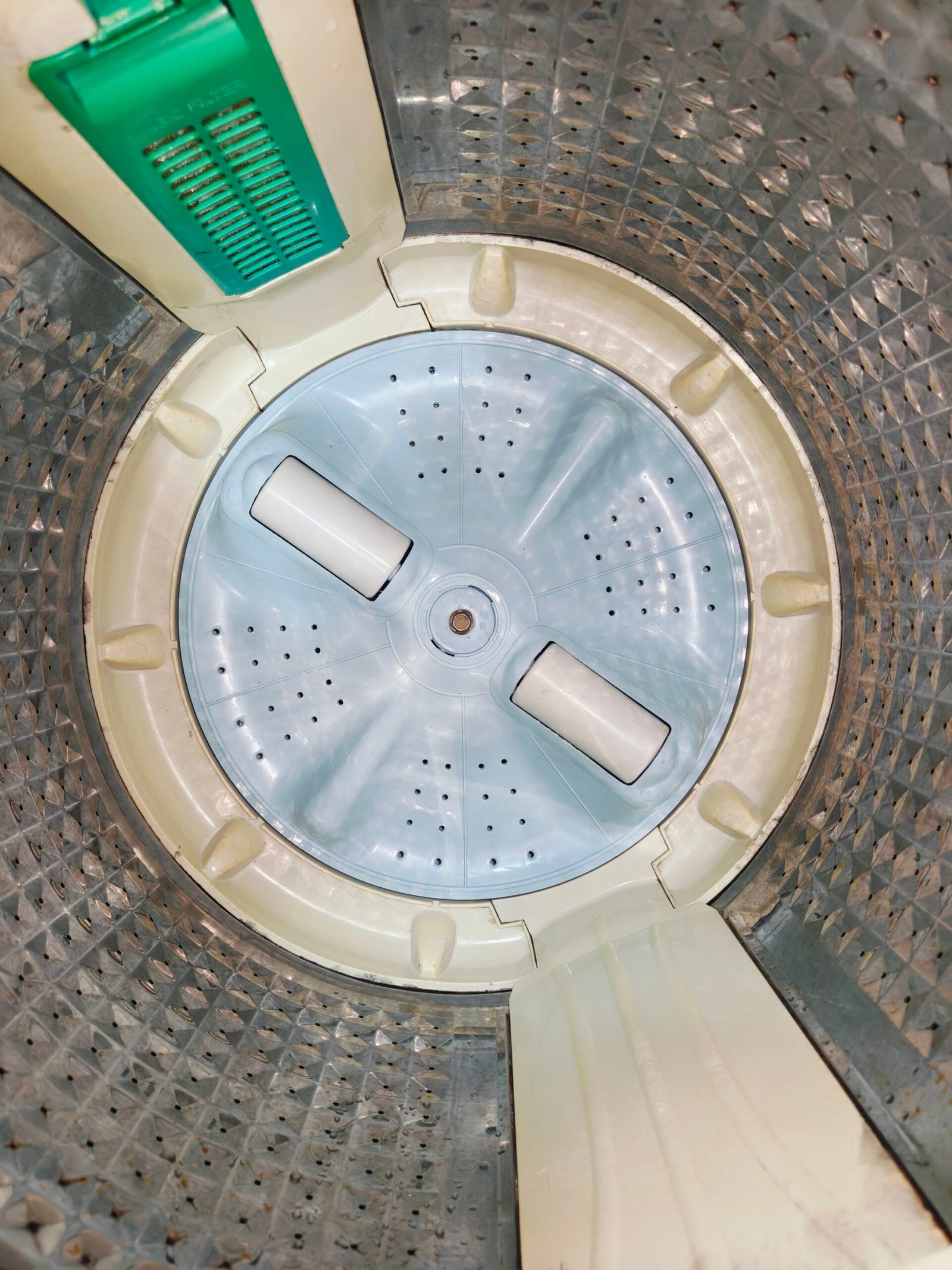 Samsung daimond drum 6 kg fully automatic gently used top load washing machine - Image 3
