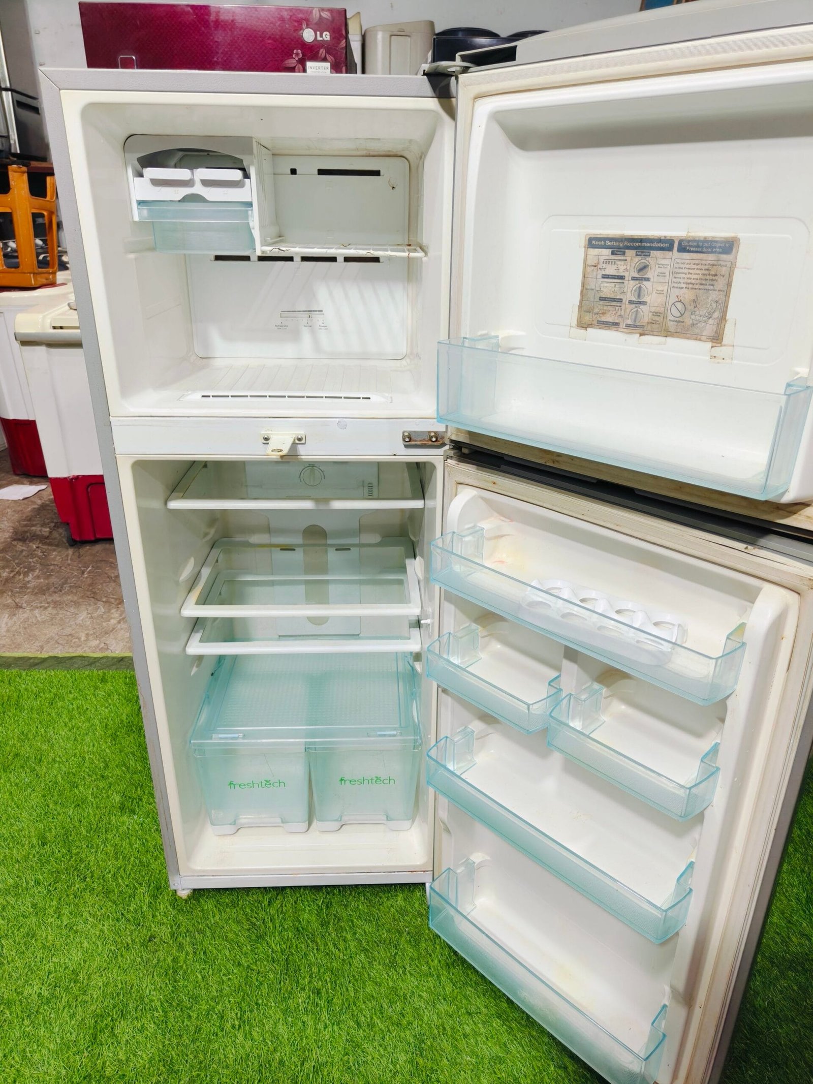 Samsung 4 star energy rating grey in colour 240 ltr double door used refrigerator - Image 3