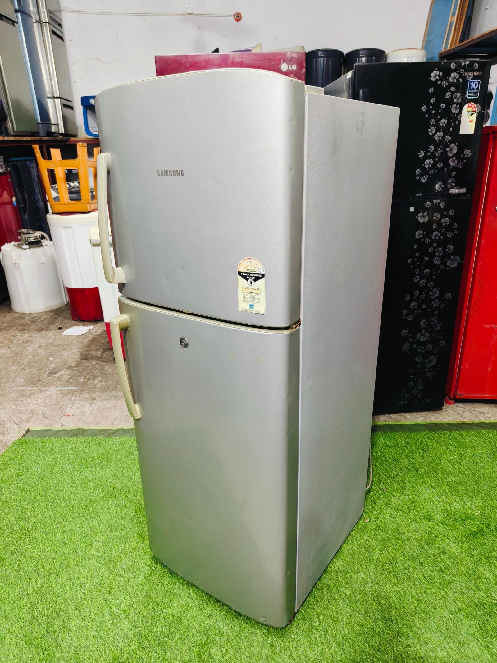 Samsung 4 star energy rating grey in colour 240 ltr double door used refrigerator - Image 4