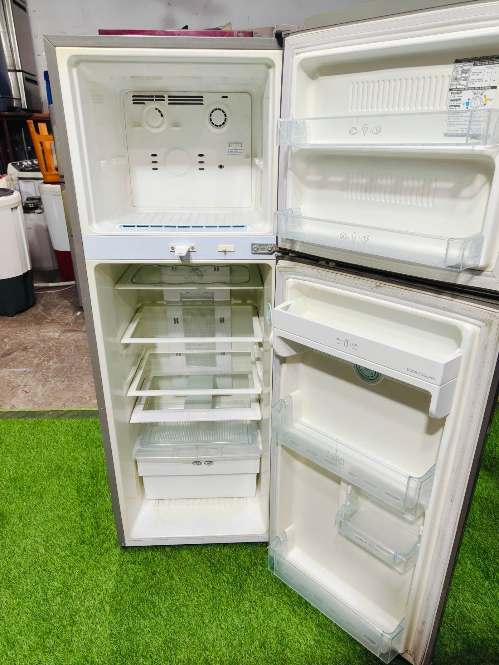LG 4 star energy rating grey in colour 240 ltr double door used refrigerator - Image 3
