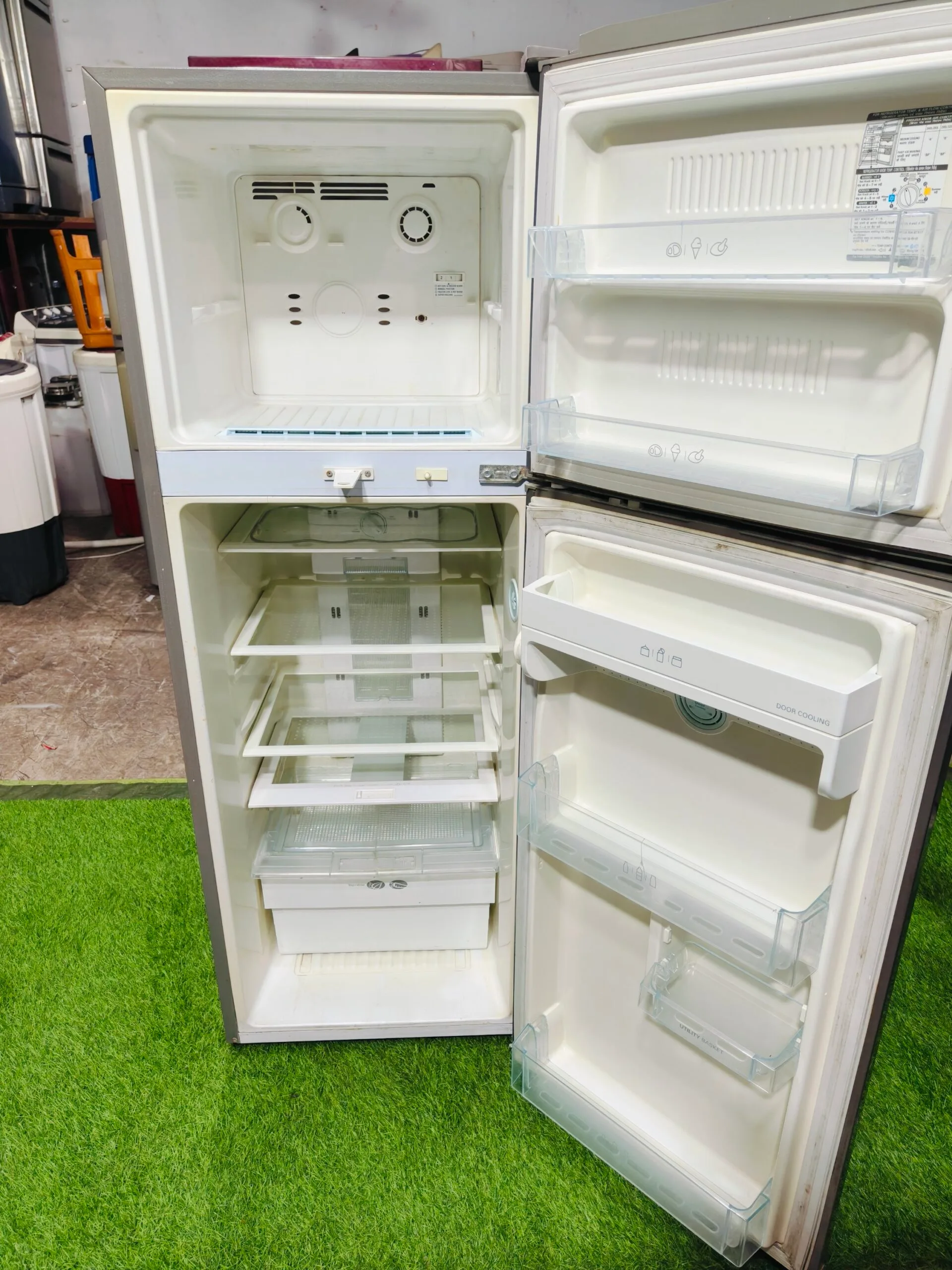 LG 4 star energy rating grey in colour 240 ltr double door used refrigerator - Image 3