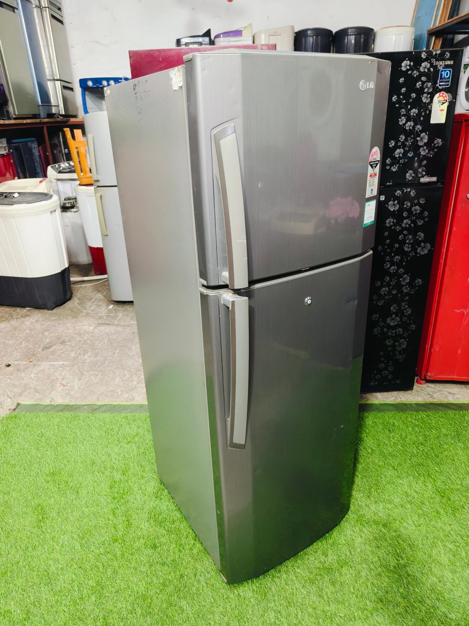 LG 4 star energy rating grey in colour 240 ltr double door used refrigerator - Image 4