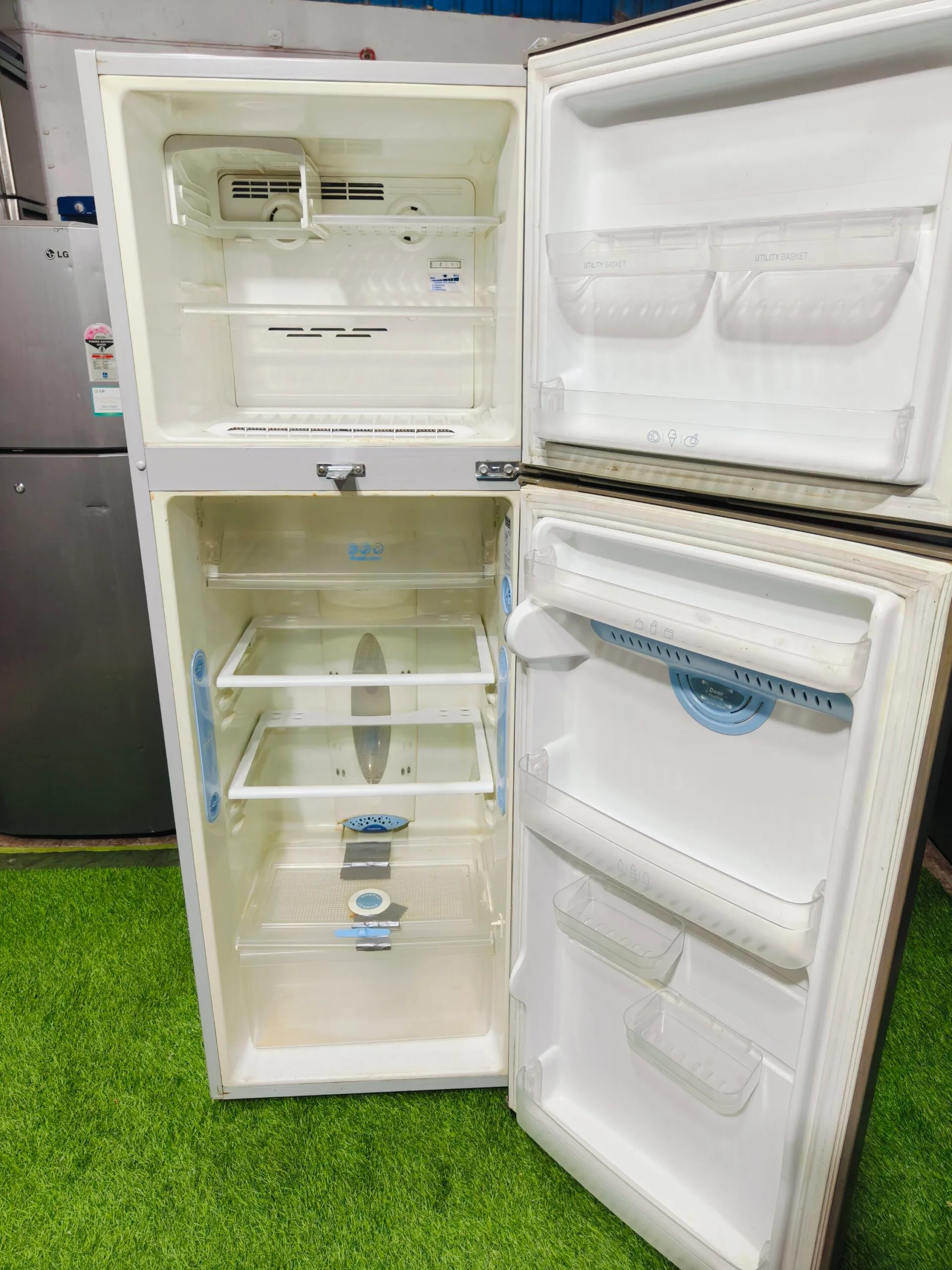 LG 4 star energy rating 280 ltr double door refrigerator - Image 3
