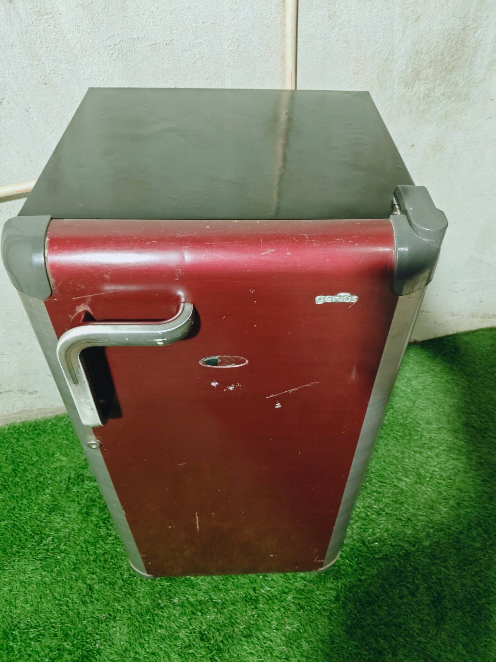 Whirlpool 180 L Single Door Refrigerator – Red & Silver Finish - Image 6